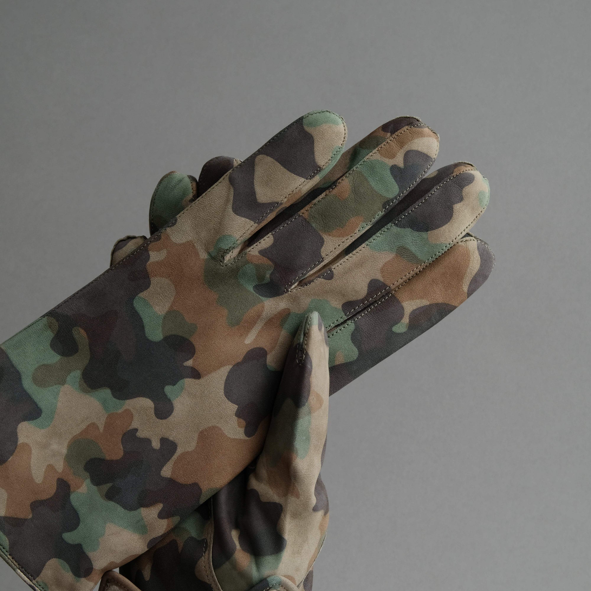 Gentlemen's Gloves from Military Green Goatskin Lined with Cashmere - TR Handschuhe Wien - Thomas Riemer Handmade Gloves