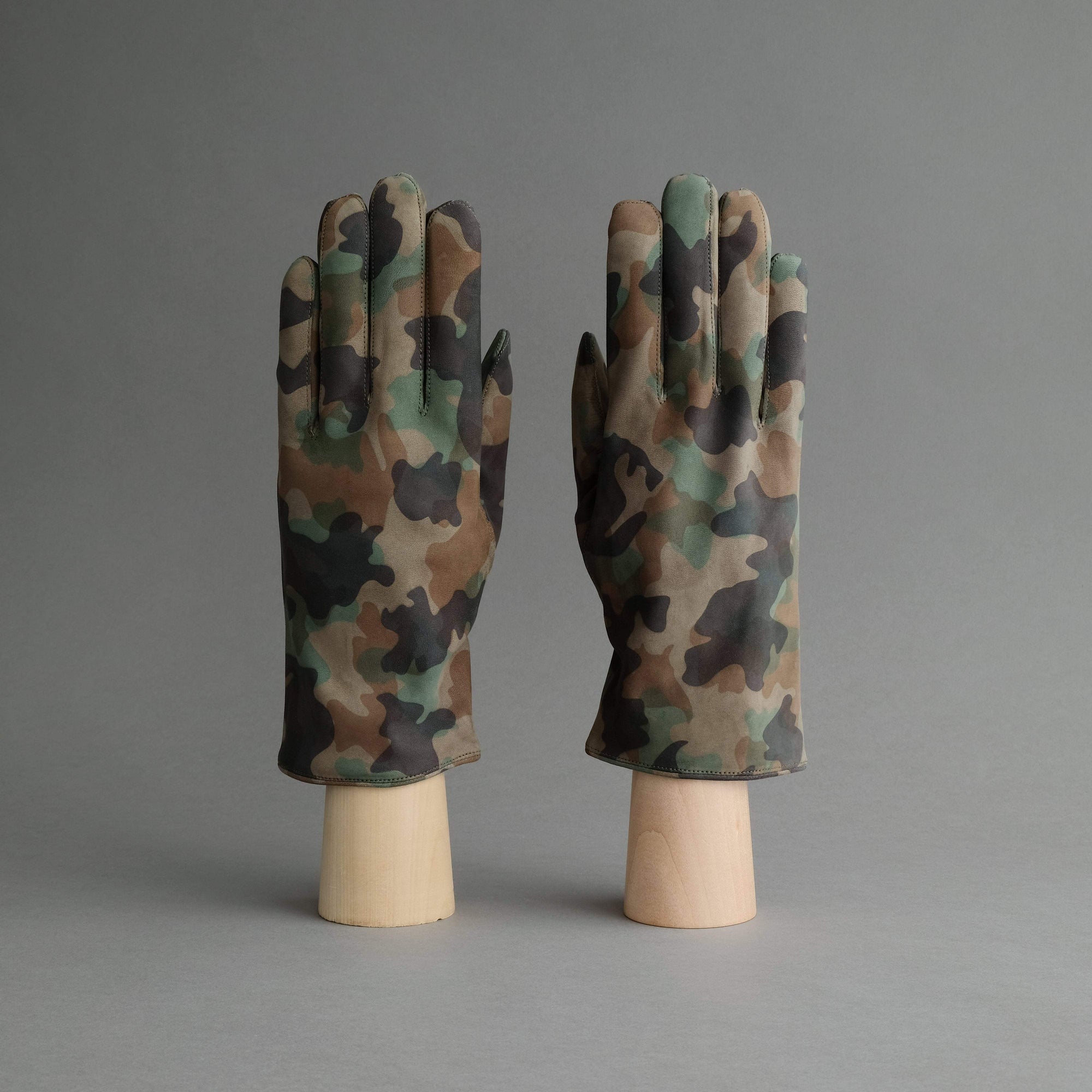 Gentlemen's Gloves from Military Green Goatskin Lined with Cashmere - TR Handschuhe Wien - Thomas Riemer Handmade Gloves