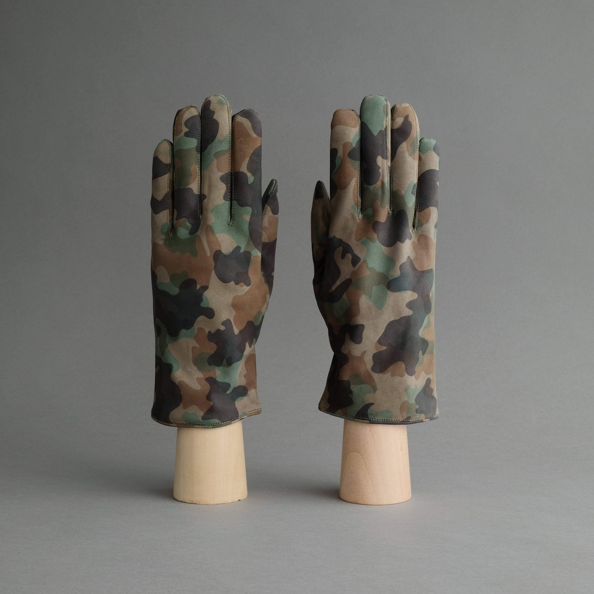 Gentlemen&#39;s Gloves from Military Green Goatskin Lined with Cashmere - TR Handschuhe Wien - Thomas Riemer Handmade Gloves