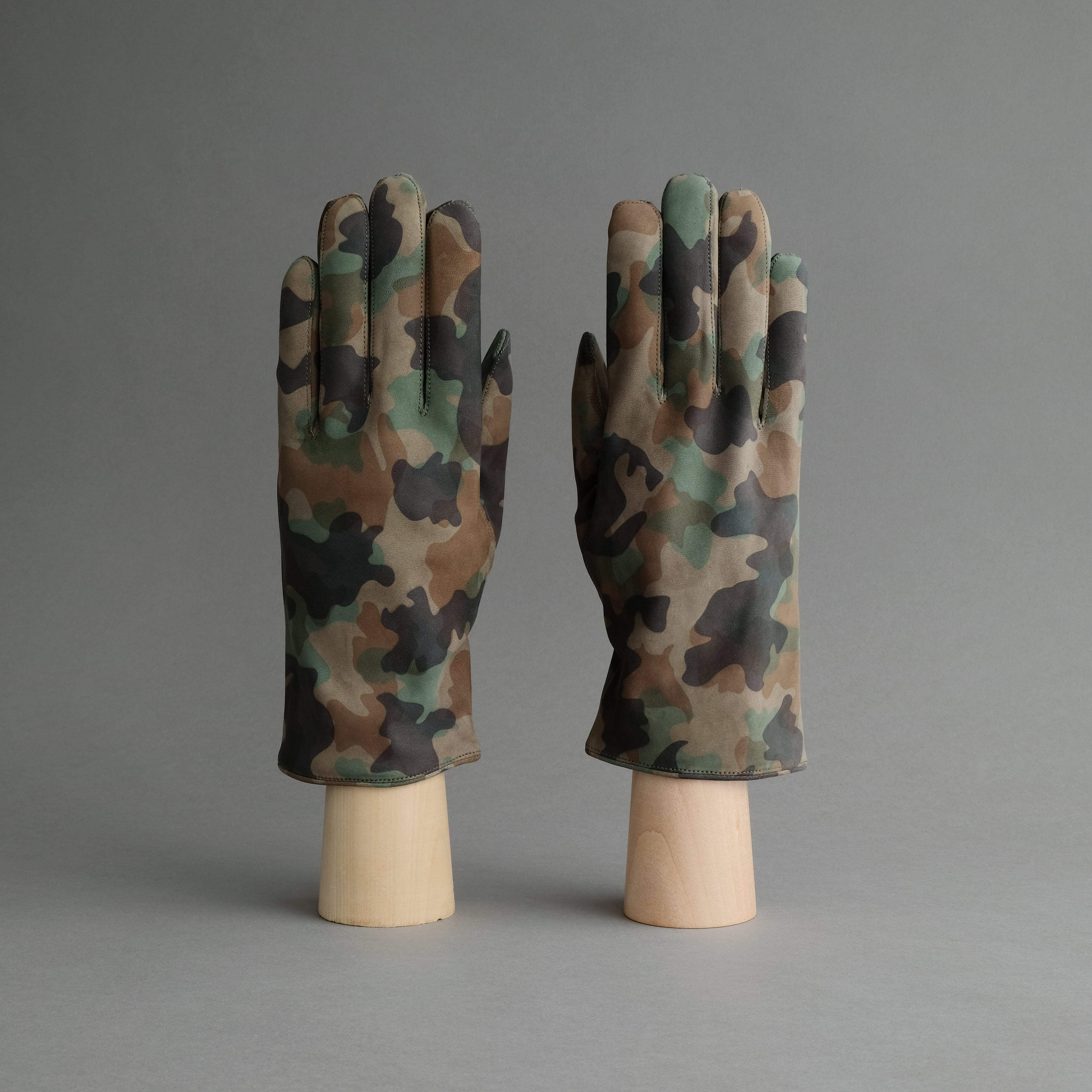 Gentlemen&#39;s Gloves from Military Green Goatskin Lined with Cashmere - TR Handschuhe Wien - Thomas Riemer Handmade Gloves
