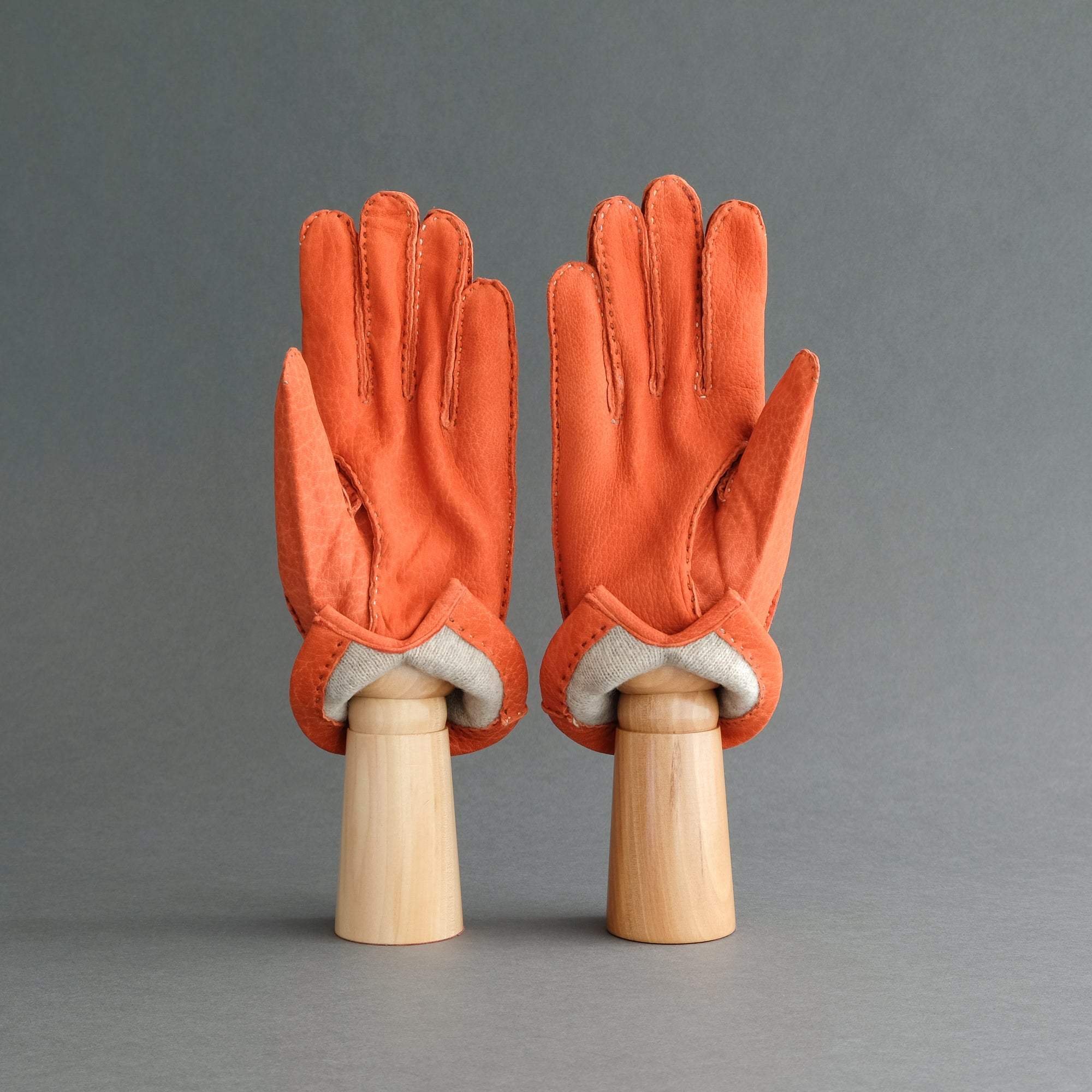 Gentlemen&#39;s Gloves from Orange Calfskin Lined with Cashmere - TR Handschuhe Wien - Thomas Riemer Handmade Gloves