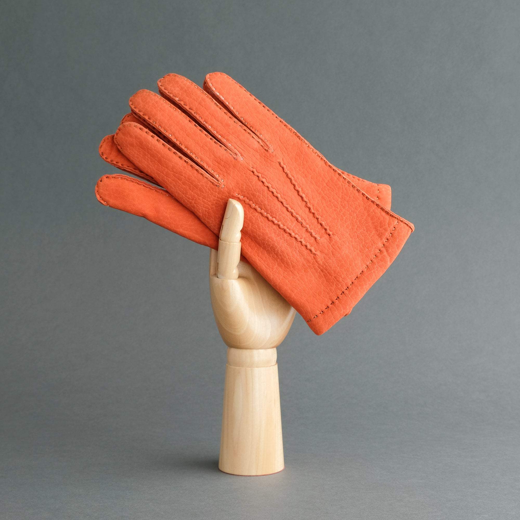 Gentlemen&#39;s Gloves from Orange Calfskin Lined with Cashmere - TR Handschuhe Wien - Thomas Riemer Handmade Gloves
