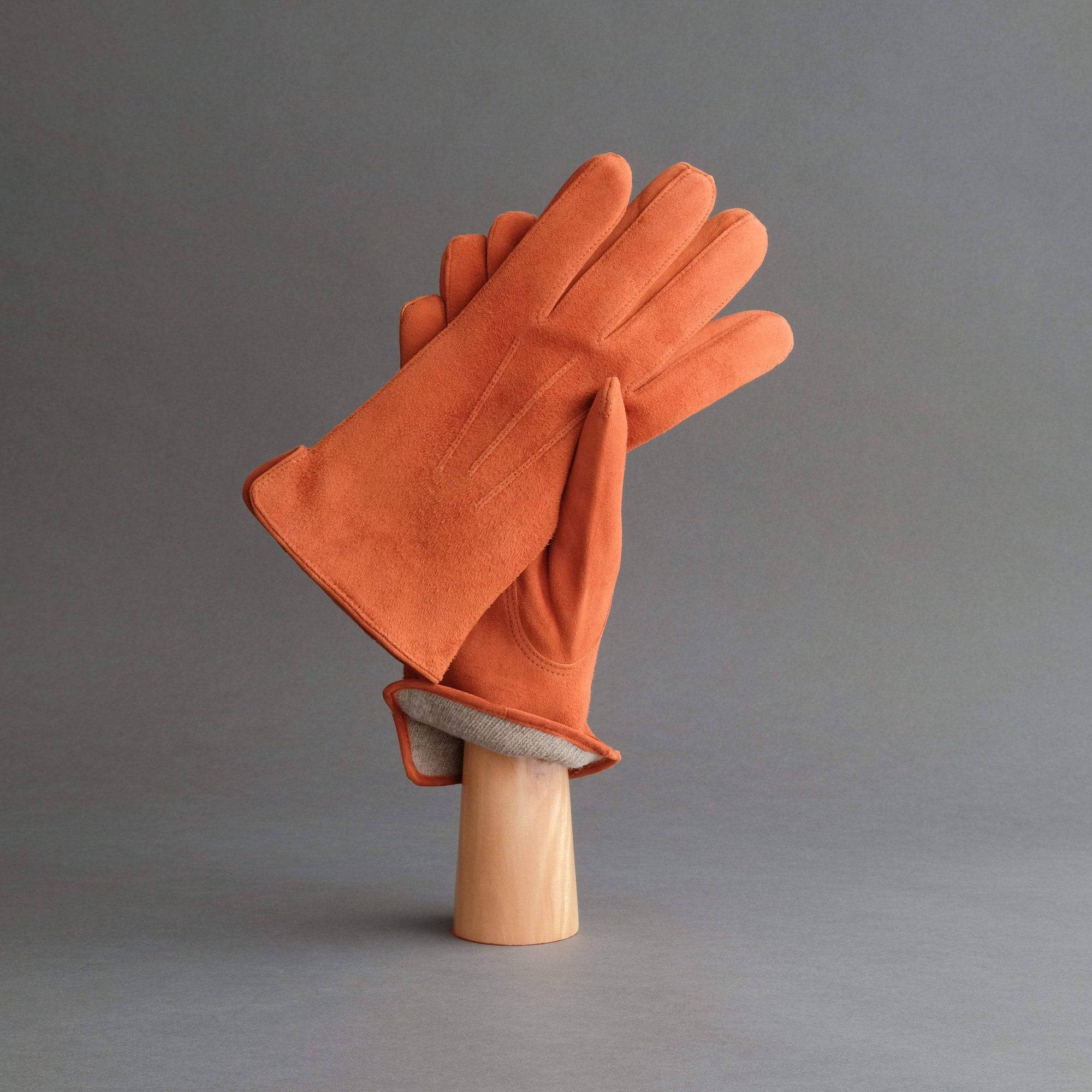 Gentlemen&#39;s Gloves from Orange Goatskin Lined with Cashmere - TR Handschuhe Wien - Thomas Riemer Handmade Gloves