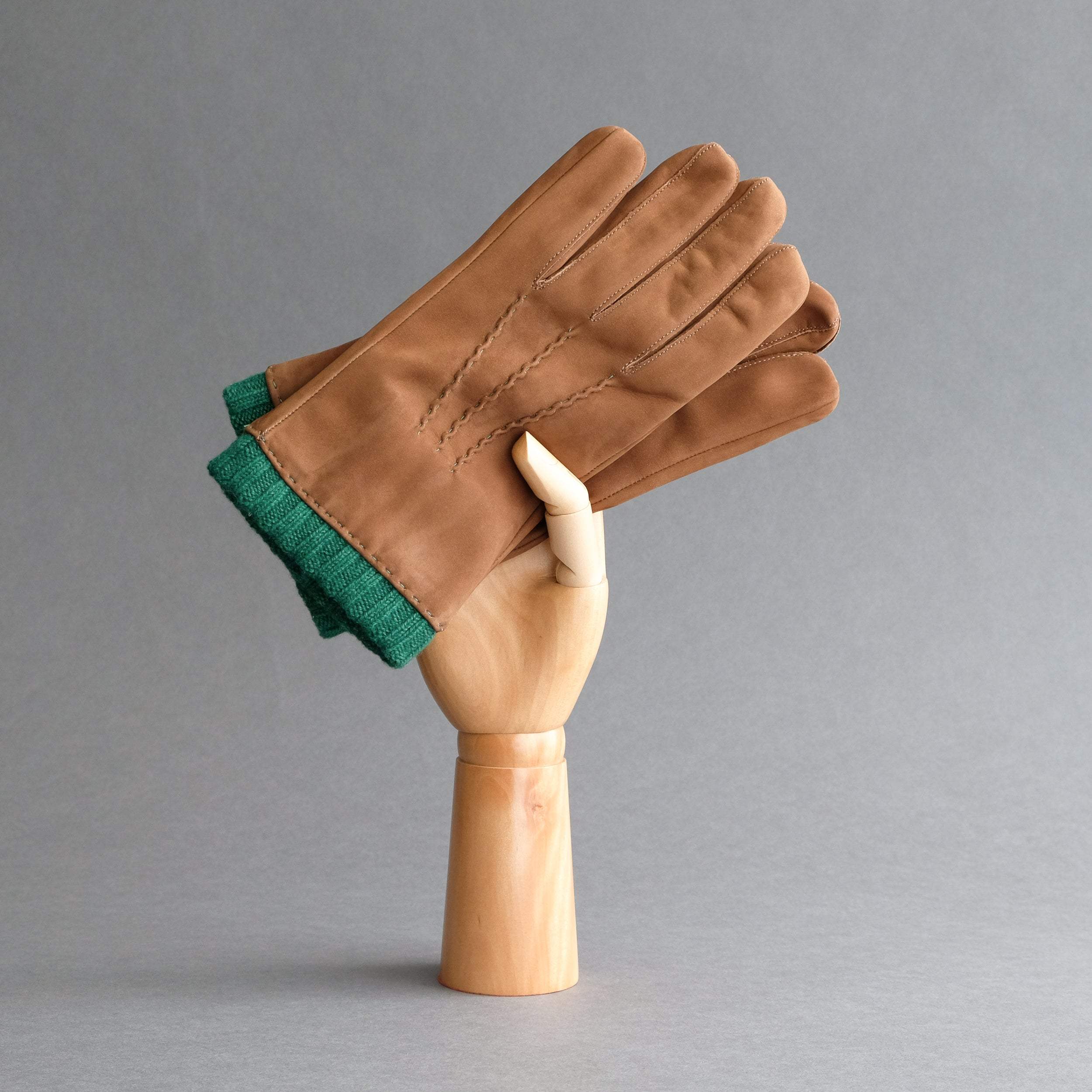 Gentlemen&#39;s Gloves from Tan Goatskin Nubuck with Cashmere Lining - TR Handschuhe Wien - Thomas Riemer Handmade Gloves