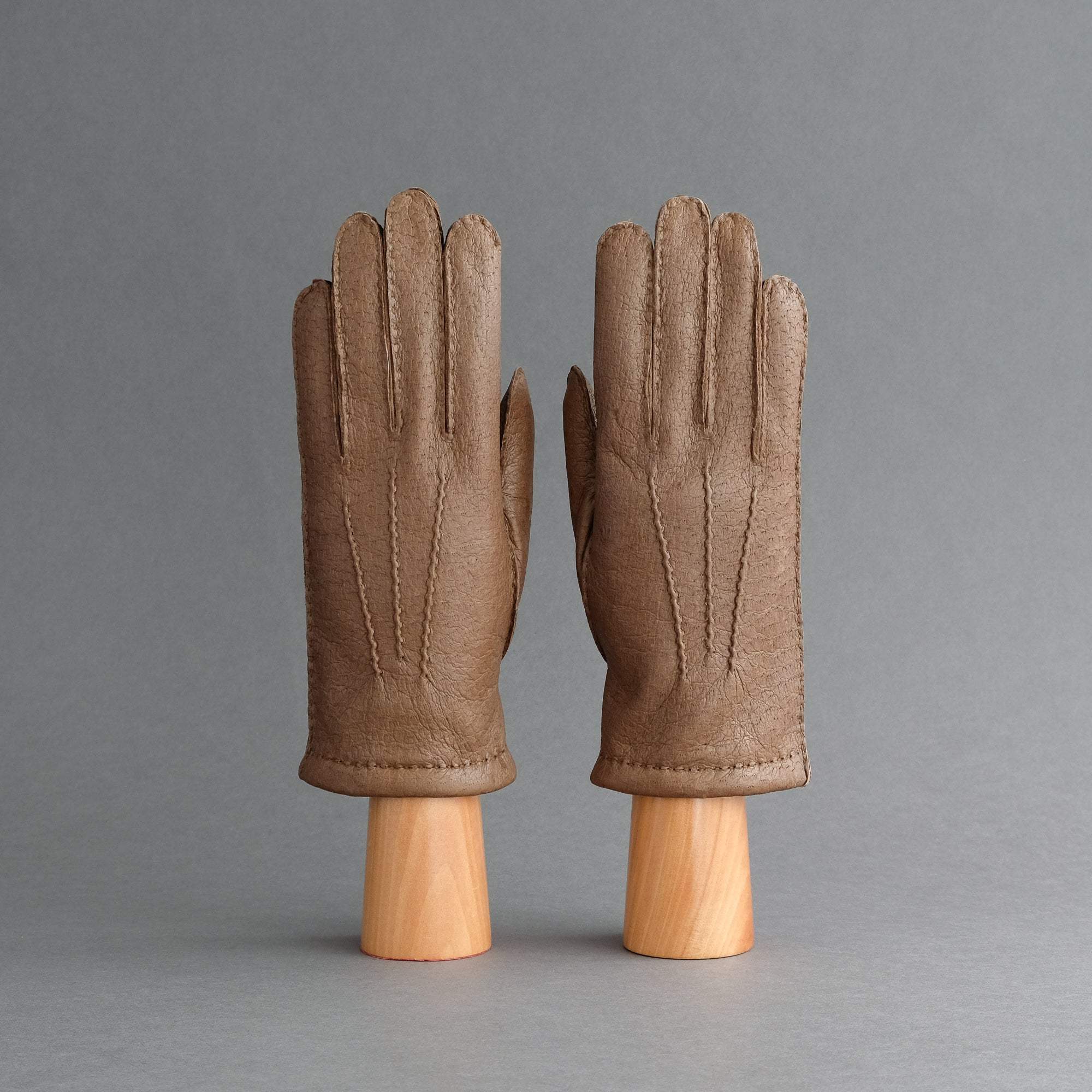 Gentlemen&#39;s Gloves from Taupe Peccary Lined with Cashmere - TR Handschuhe Wien - Thomas Riemer Handmade Gloves