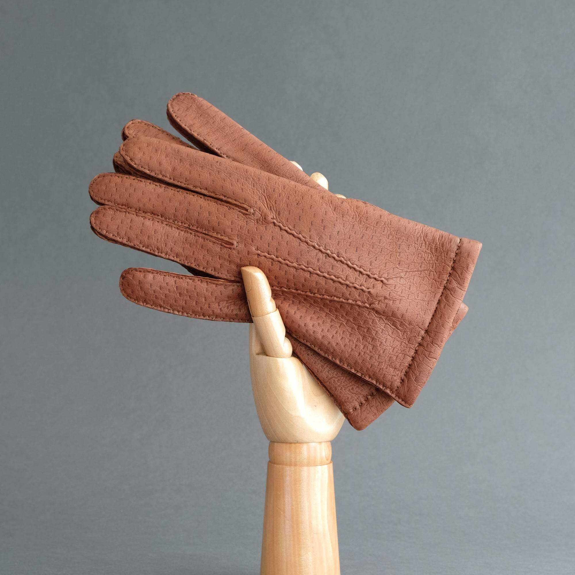 Gentlemen's Gloves from Tobacco Peccary Lined with Cashmere - TR Handschuhe Wien - Thomas Riemer Handmade Gloves