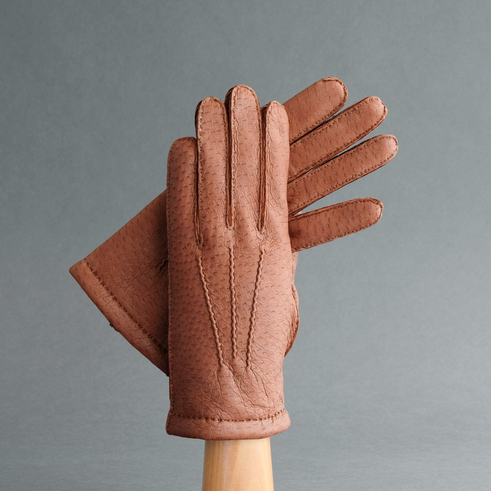 Gentlemen&#39;s Gloves from Tobacco Peccary Lined with Cashmere - TR Handschuhe Wien - Thomas Riemer Handmade Gloves