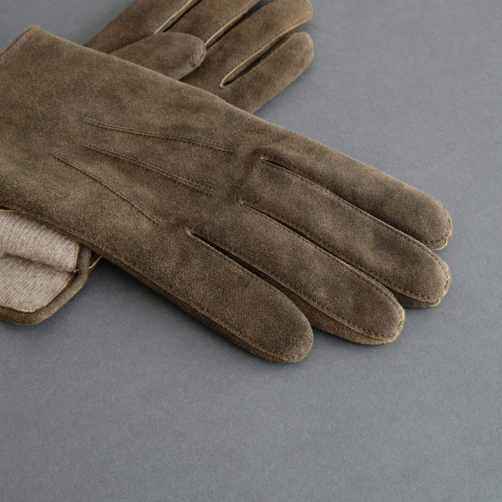 Gentlemen's Gloves from Walnut Goatskin Lined with Cashmere - TR Handschuhe Wien - Thomas Riemer Handmade Gloves