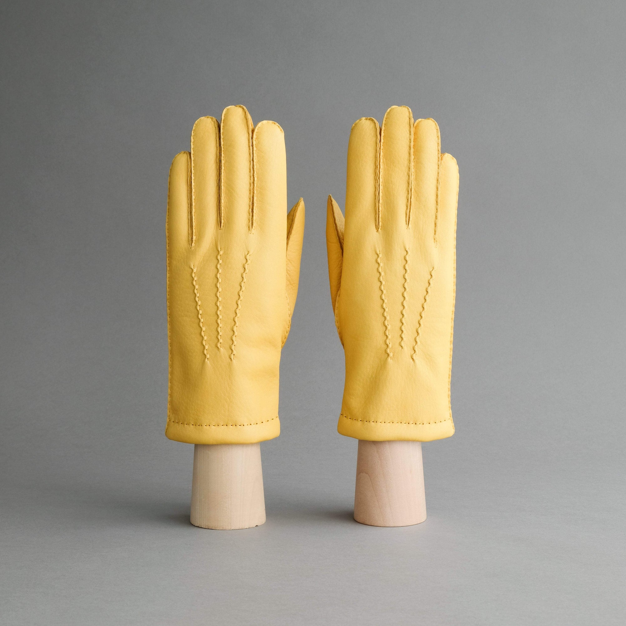 Gentlemen&#39;s Gloves from Yellow Deerskin Lined with Cashmere - TR Handschuhe Wien - Thomas Riemer Handmade Gloves