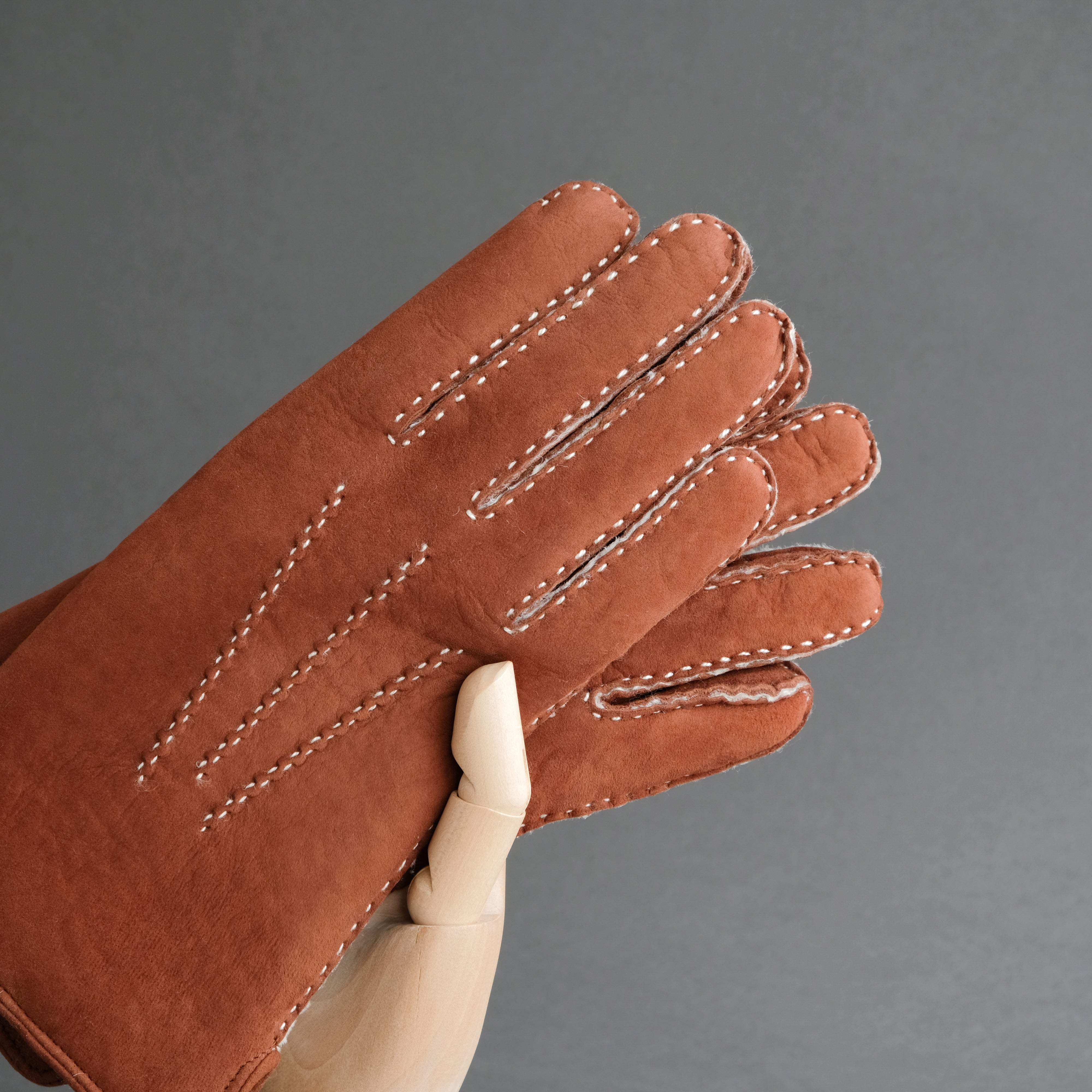 Gentlemen&#39;s Hand Sewn Gloves From Rust Curly Lambskin - TR Handschuhe Wien - Thomas Riemer Handmade Gloves