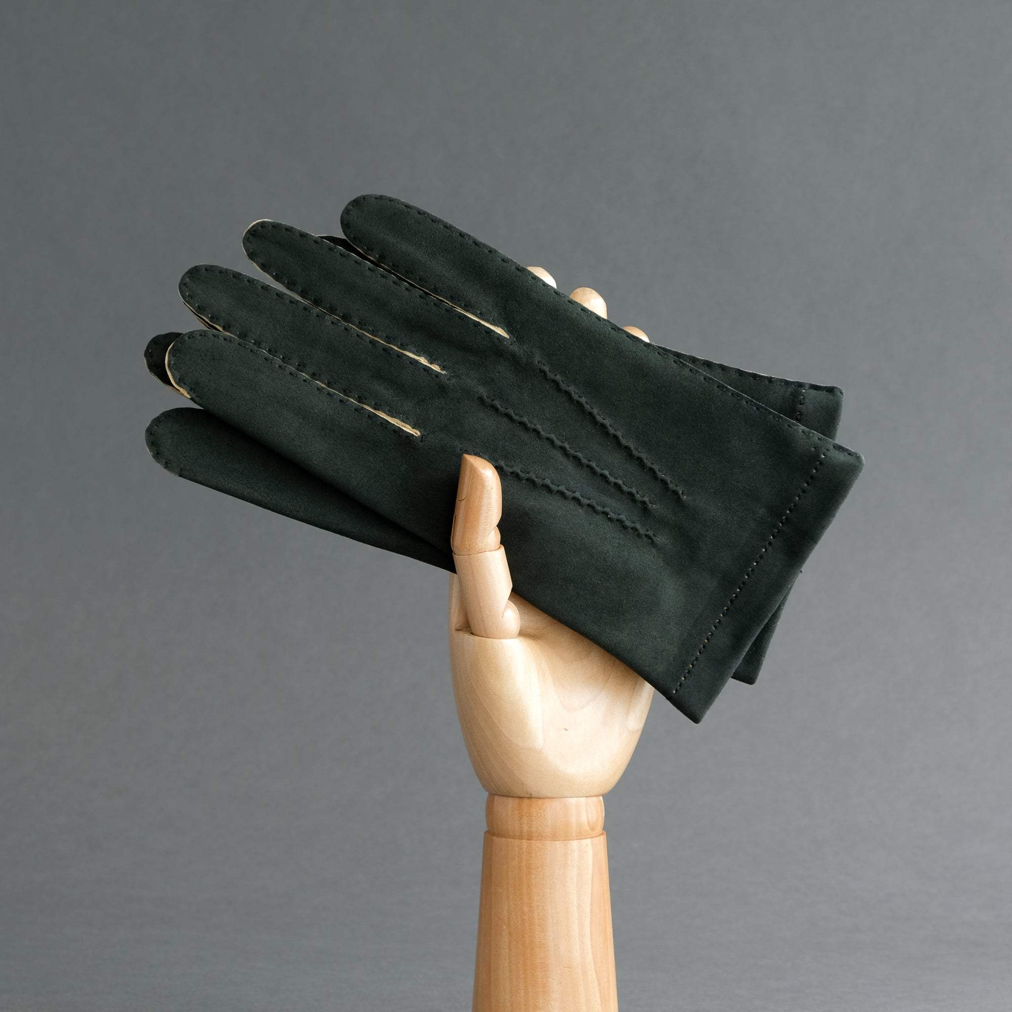 Gentlemen's Hand Sewn Unlined Gloves from Black/Green Doeskin - TR Handschuhe Wien - Thomas Riemer Handmade Gloves