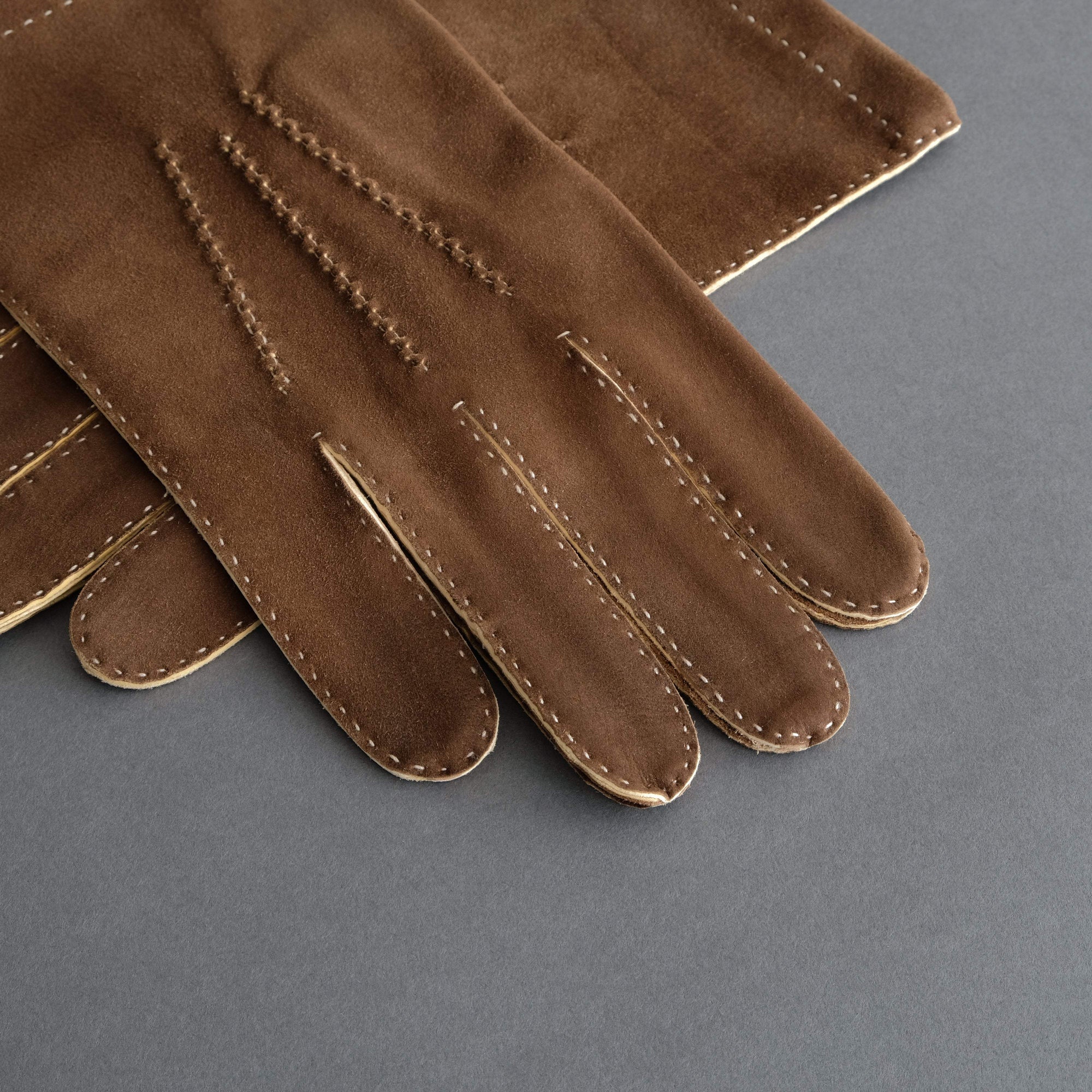 Gentlemen&#39;s Hand Sewn Unlined Gloves from Brown Doeskin - TR Handschuhe Wien - Thomas Riemer Handmade Gloves