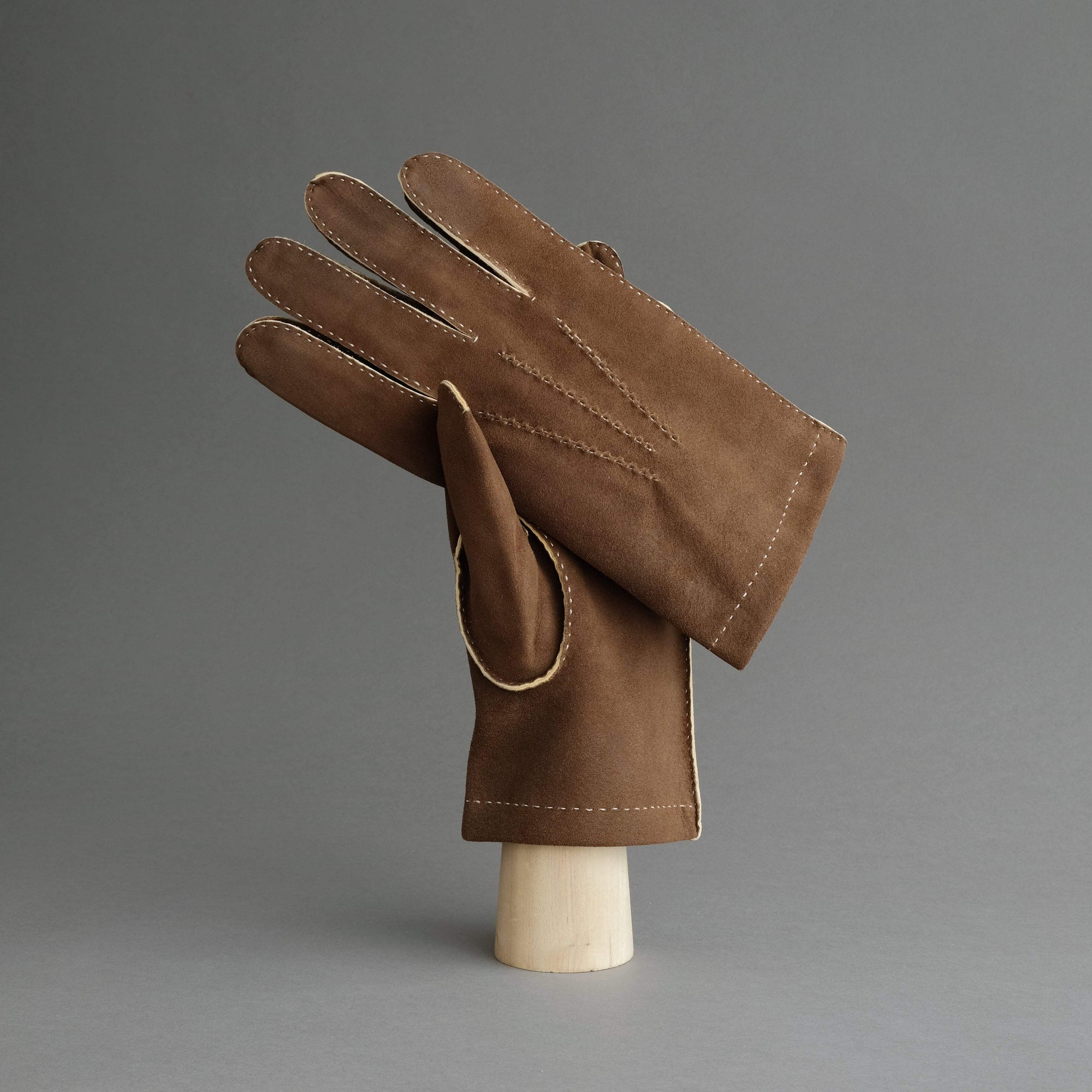 Gentlemen&#39;s Hand Sewn Unlined Gloves from Brown Doeskin - TR Handschuhe Wien - Thomas Riemer Handmade Gloves
