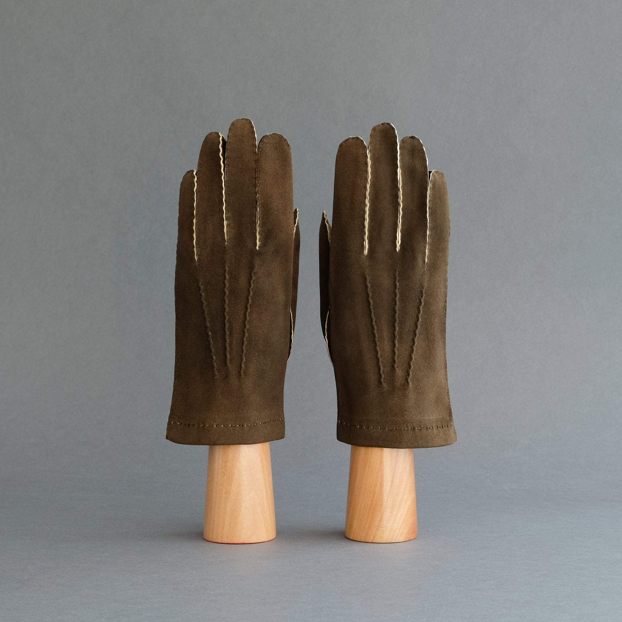 Gentlemen&#39;s Hand Sewn Unlined Gloves from Dark Brown Doeskin - TR Handschuhe Wien - Thomas Riemer Handmade Gloves