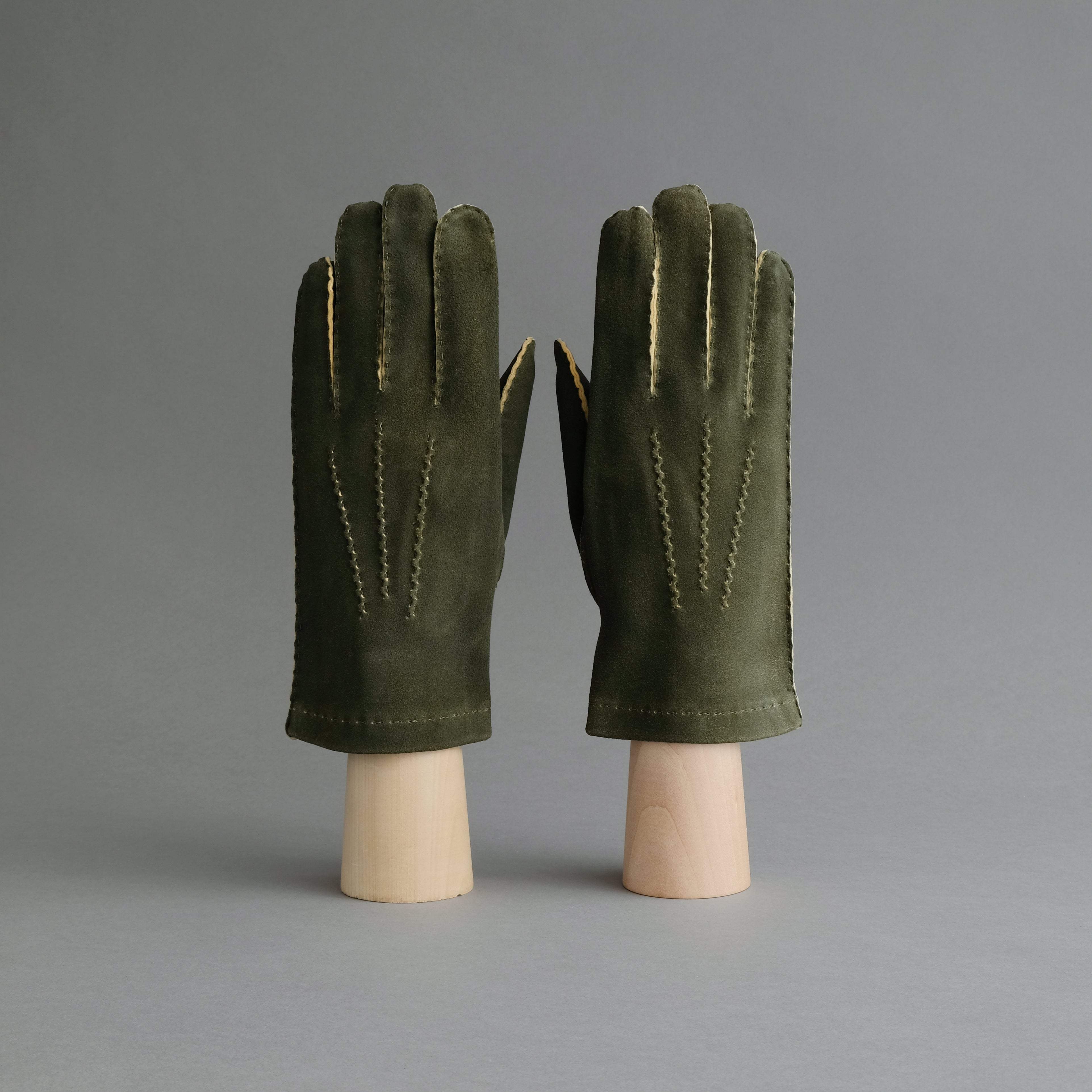 Gentlemen&#39;s Hand Sewn Unlined Gloves from Green Doeskin - TR Handschuhe Wien - Thomas Riemer Handmade Gloves