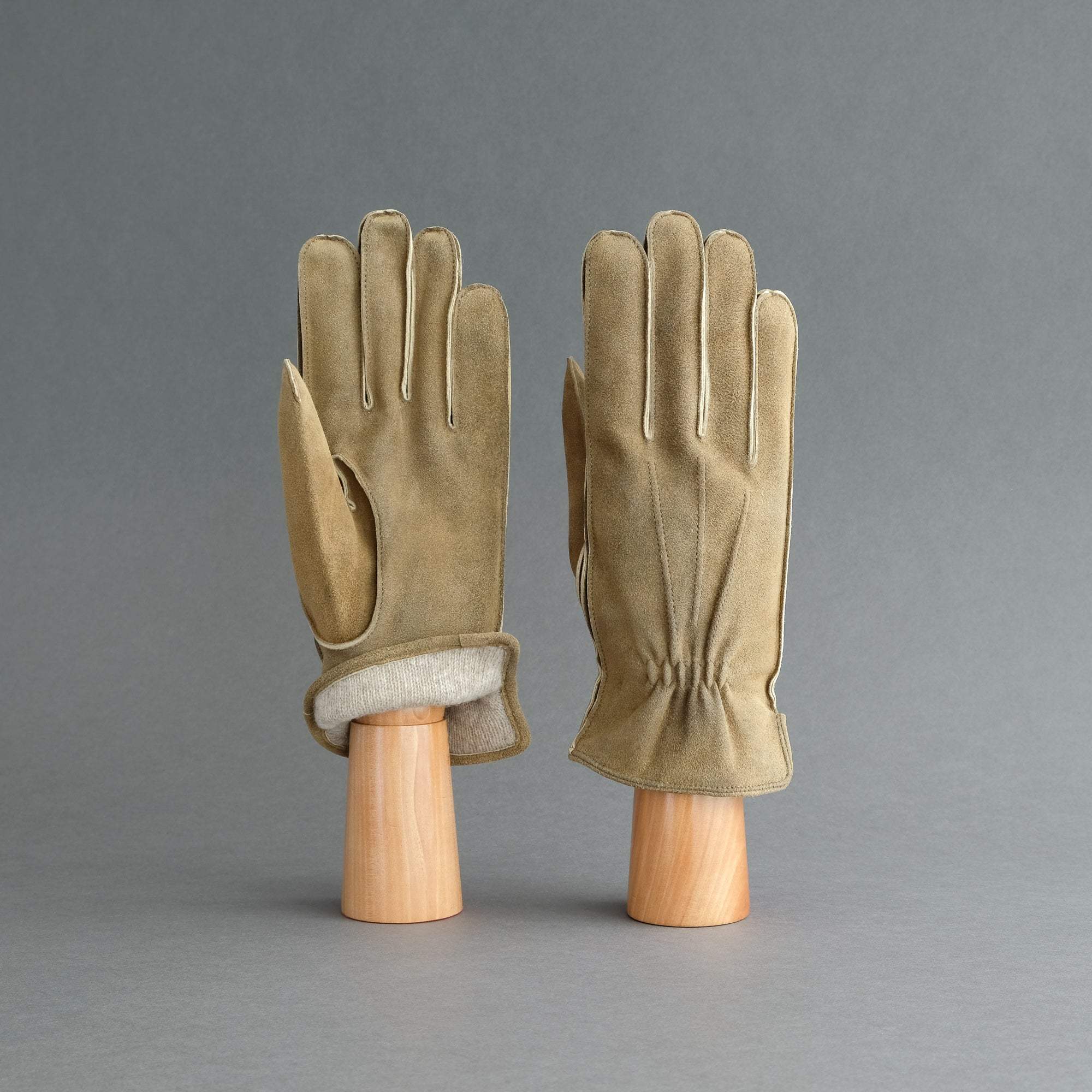 Gentlemen&#39;s Sporty Gloves from Beige Goatskin Lined with Cashmere - TR Handschuhe Wien - Thomas Riemer Handmade Gloves