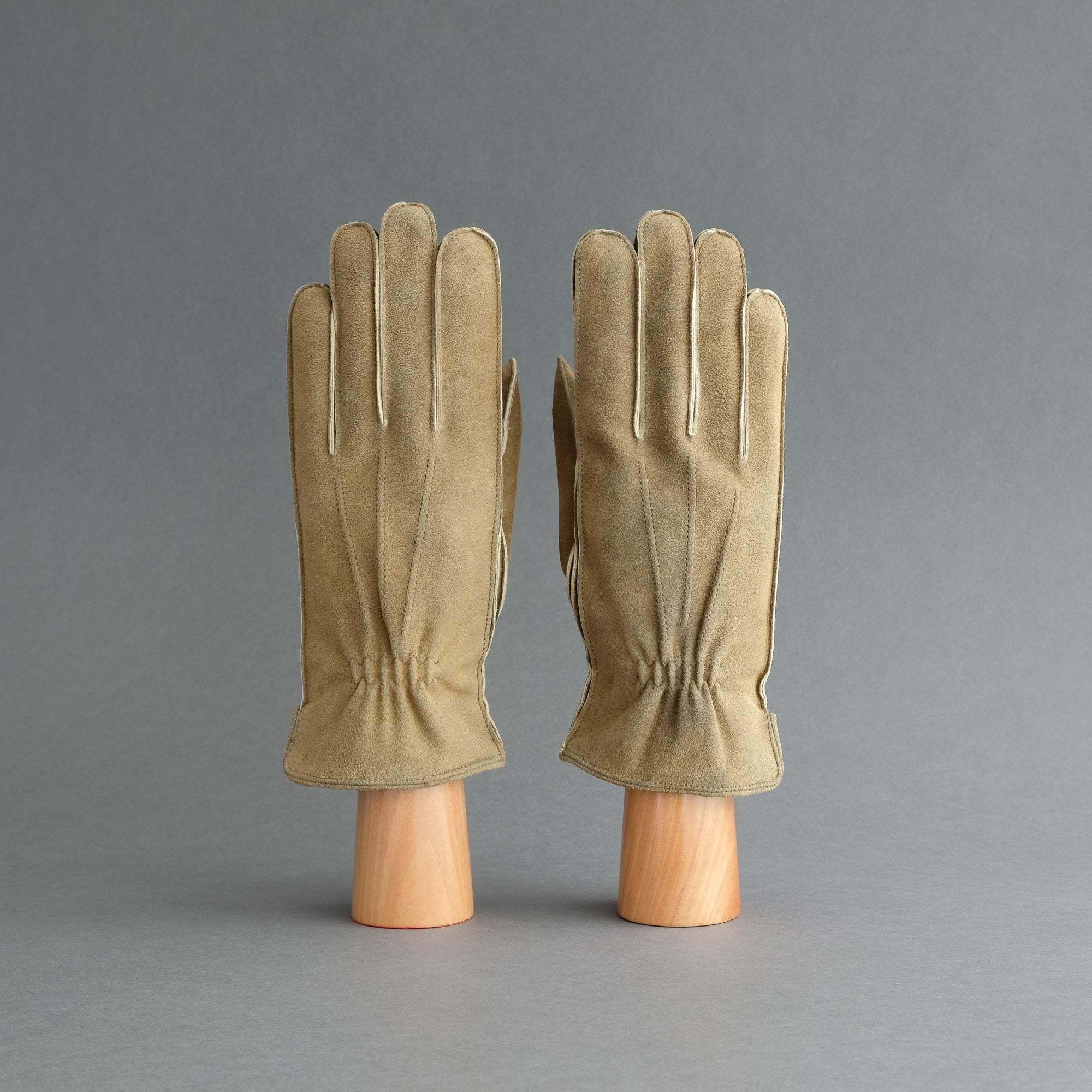 Gentlemen&#39;s Sporty Gloves from Beige Goatskin Lined with Cashmere - TR Handschuhe Wien - Thomas Riemer Handmade Gloves