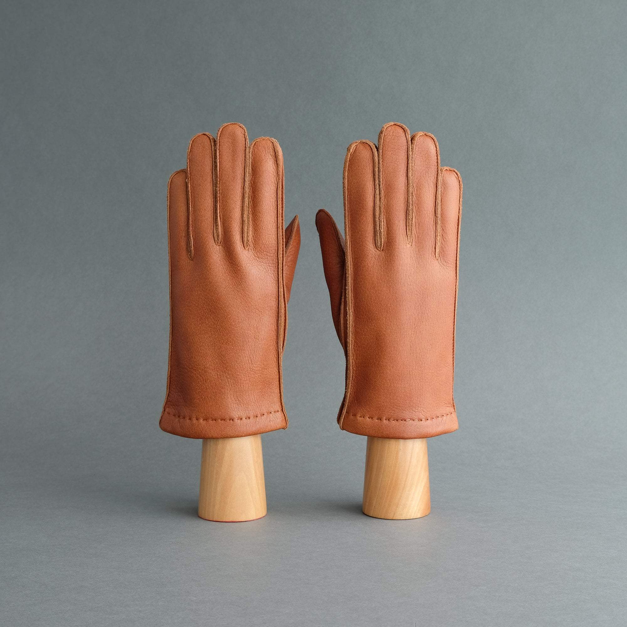 Gentlemen&#39;s Sporty Gloves from Cognac Deerskin Lined with Cashmere - TR Handschuhe Wien - Thomas Riemer Handmade Gloves