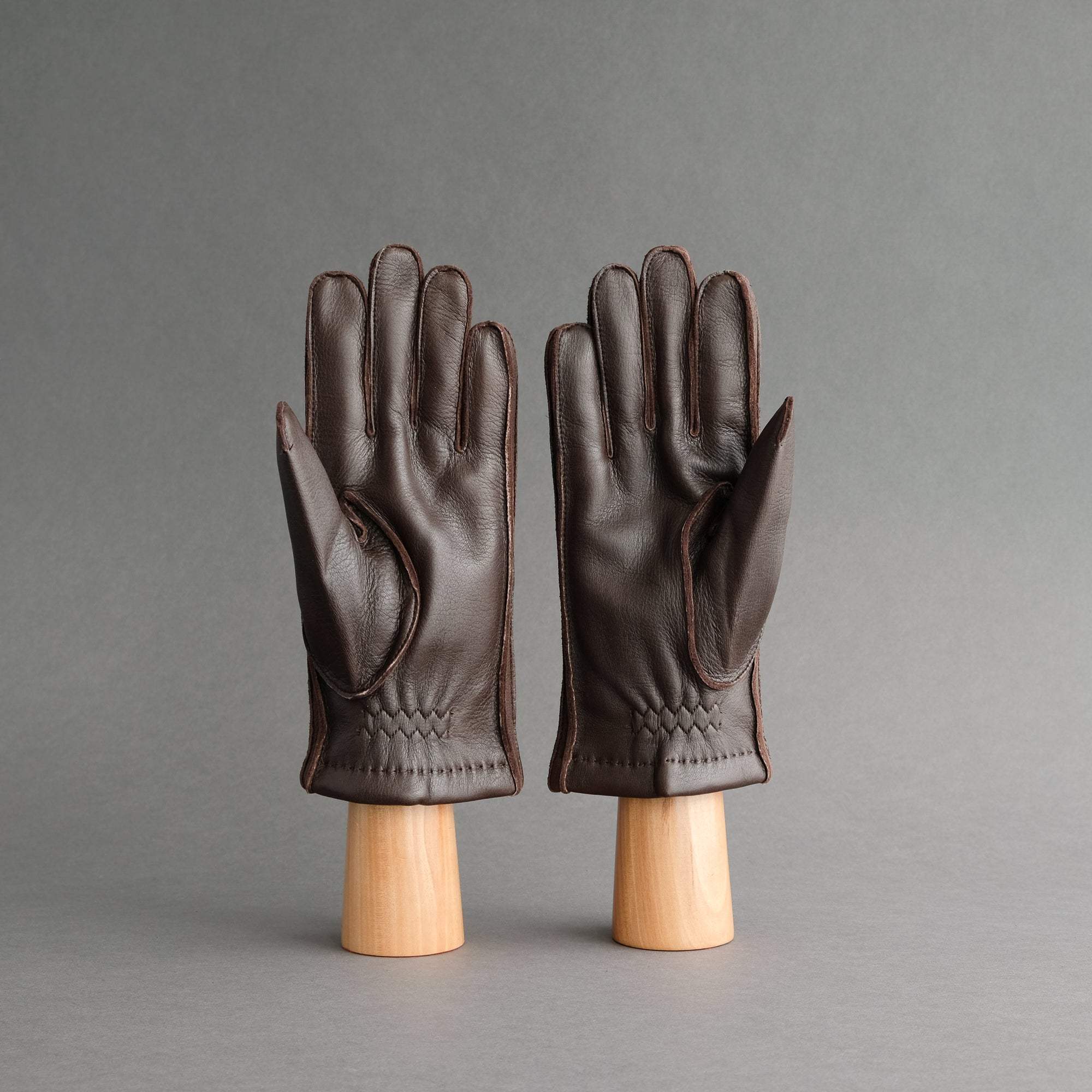 Gentlemen&#39;s Sporty Gloves from Dark Brown Deerskin Lined with Cashmere - TR Handschuhe Wien - Thomas Riemer Handmade Gloves