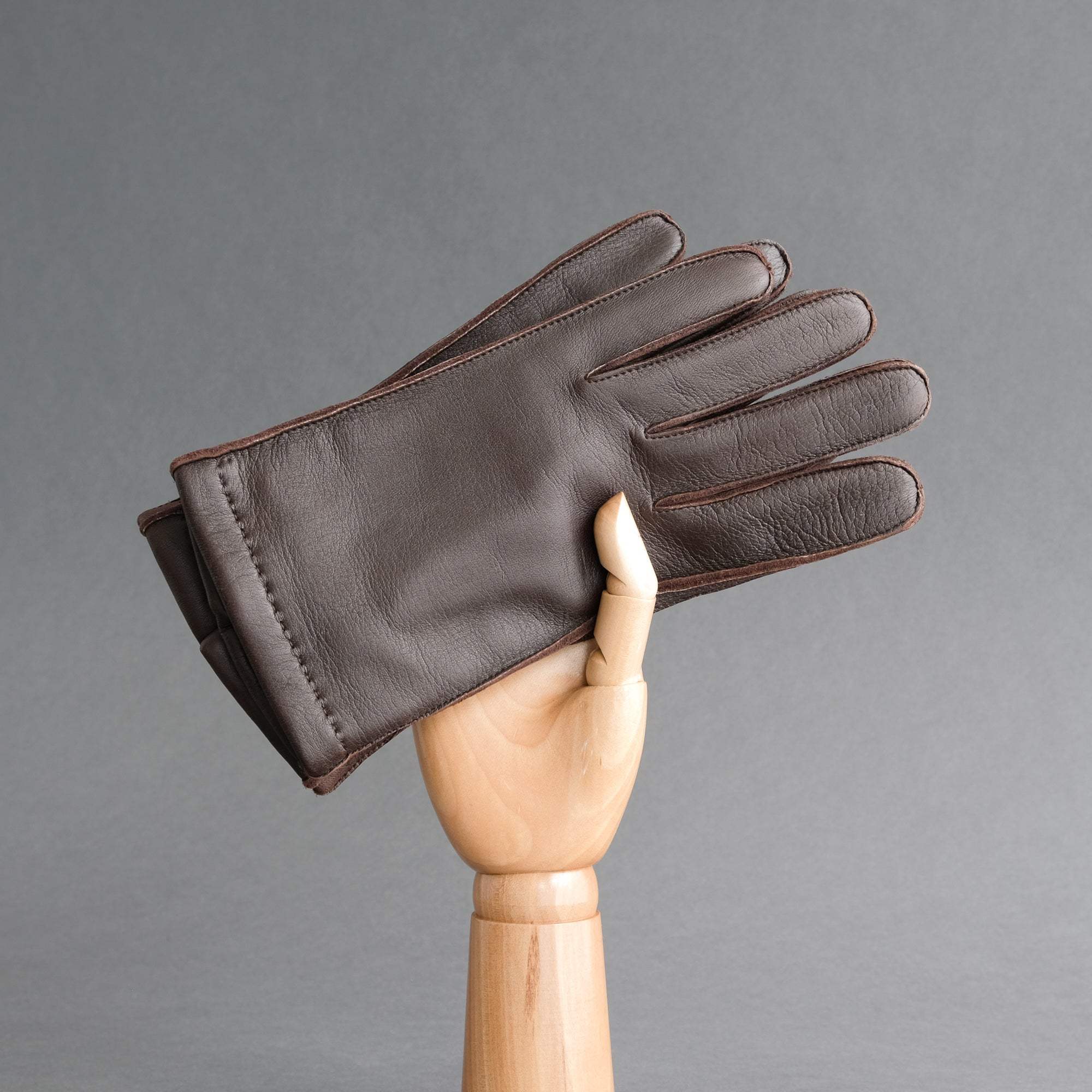 Gentlemen&#39;s Sporty Gloves from Dark Brown Deerskin Lined with Cashmere - TR Handschuhe Wien - Thomas Riemer Handmade Gloves