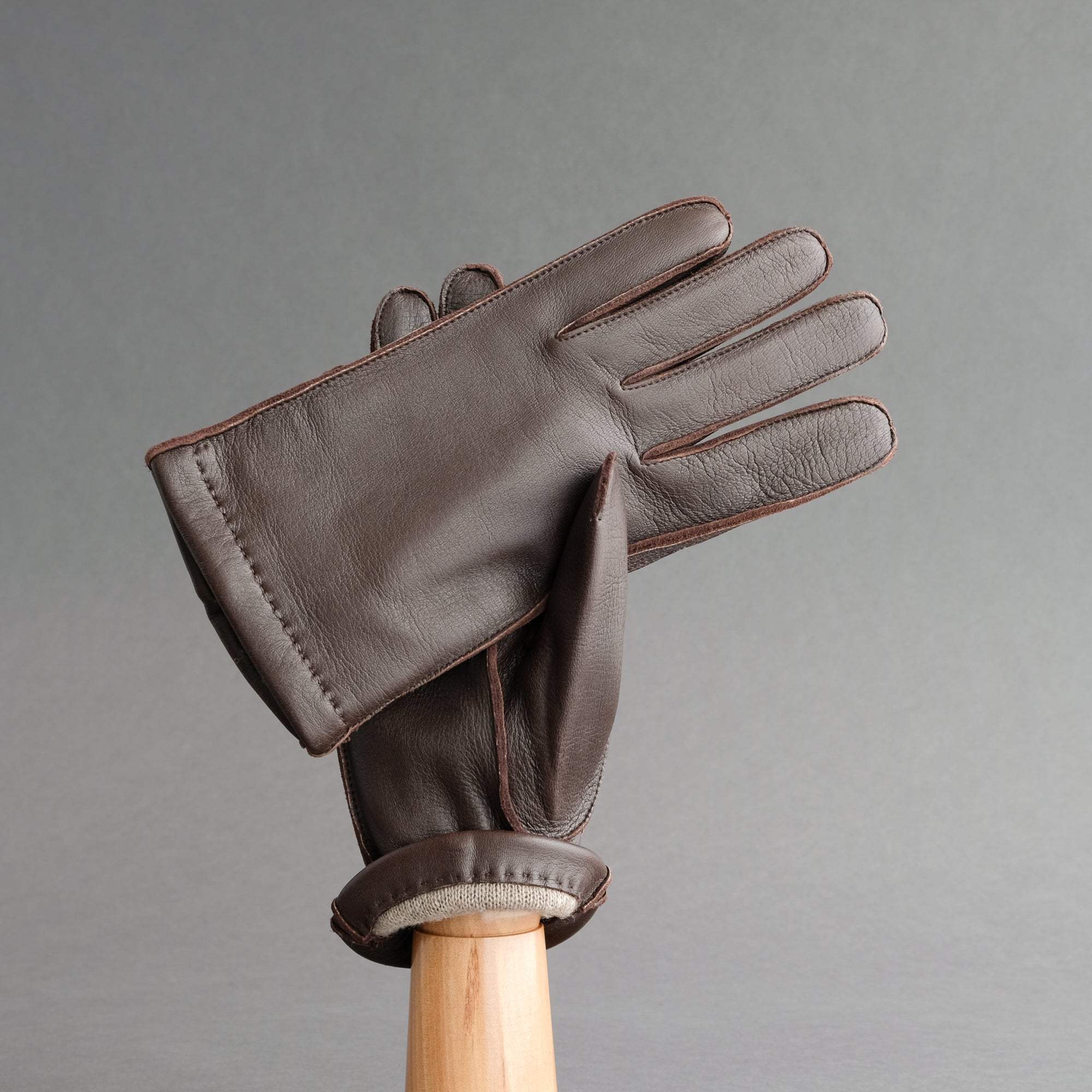 Gentlemen&#39;s Sporty Gloves from Dark Brown Deerskin Lined with Cashmere - TR Handschuhe Wien - Thomas Riemer Handmade Gloves