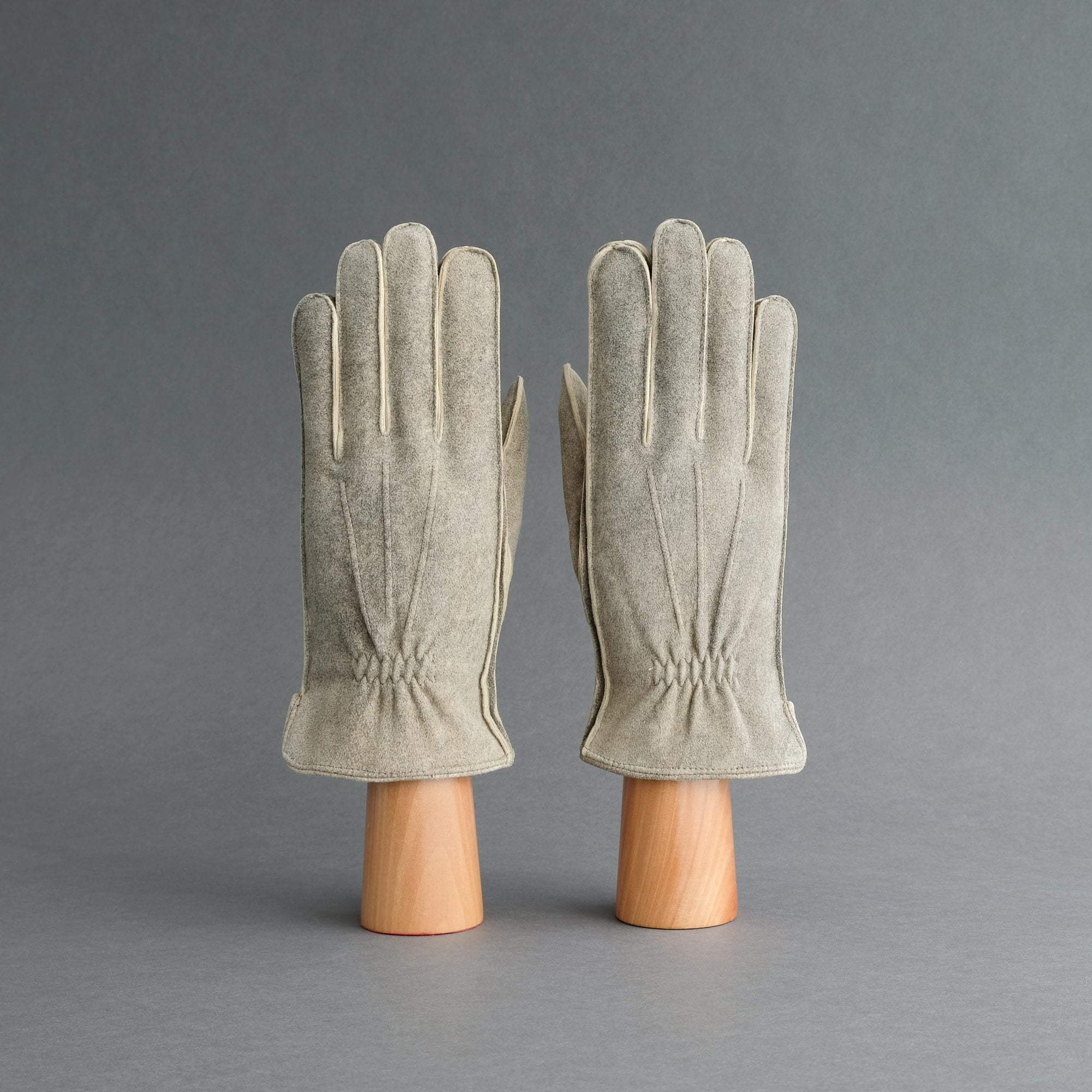Gentlemen&#39;s Sporty Gloves from Desert Sand Goatskin Lined with Cashmere - TR Handschuhe Wien - Thomas Riemer Handmade Gloves