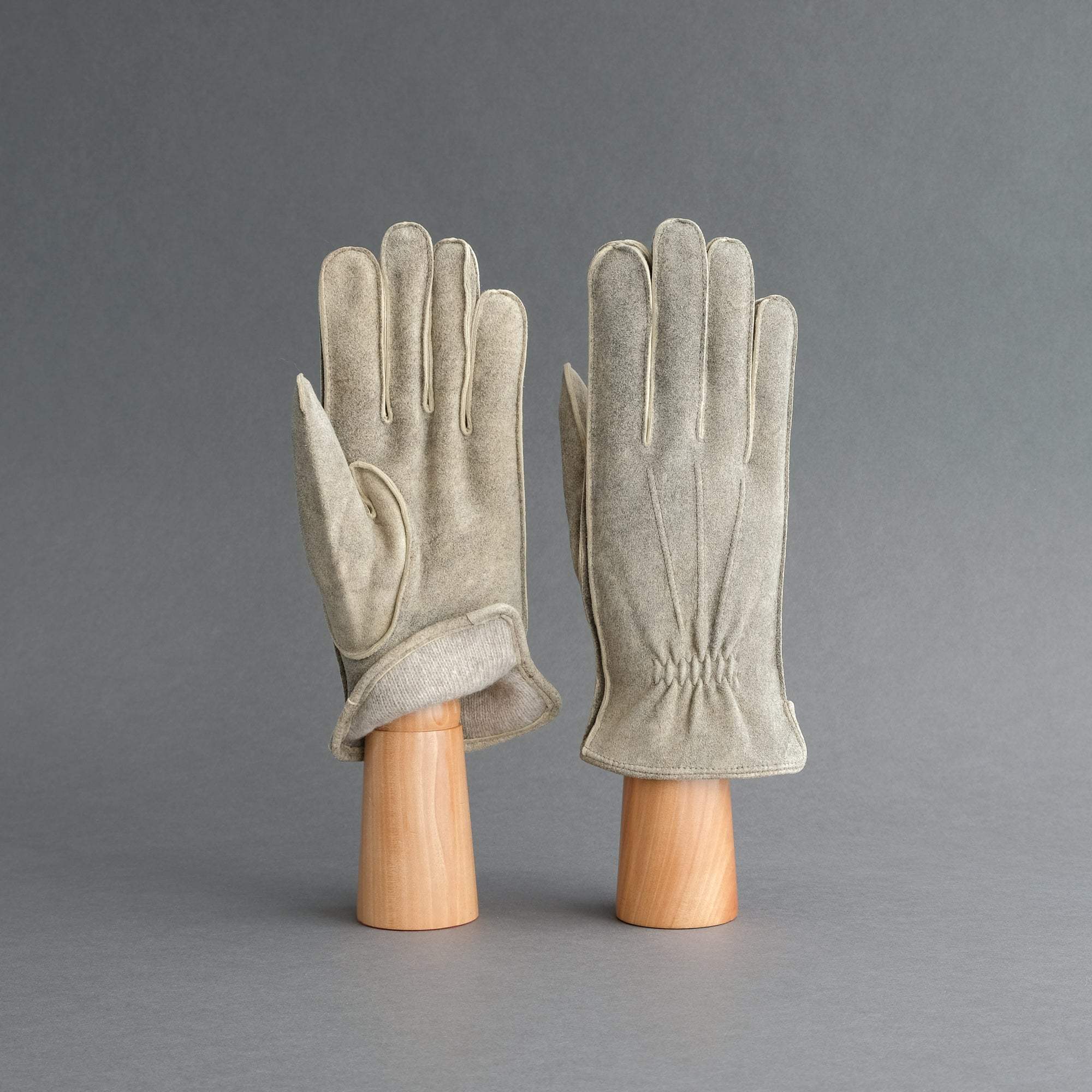 Gentlemen&#39;s Sporty Gloves from Desert Sand Goatskin Lined with Cashmere - TR Handschuhe Wien - Thomas Riemer Handmade Gloves