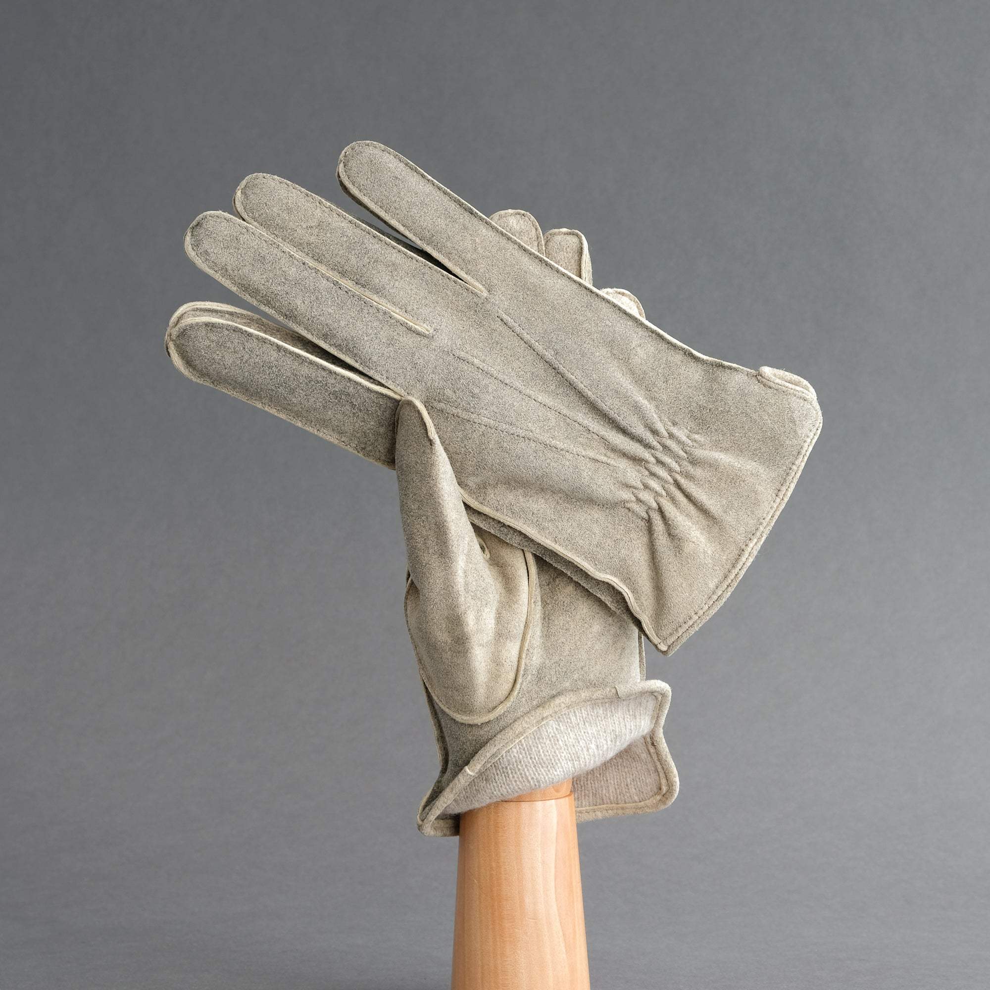 Gentlemen&#39;s Sporty Gloves from Desert Sand Goatskin Lined with Cashmere - TR Handschuhe Wien - Thomas Riemer Handmade Gloves