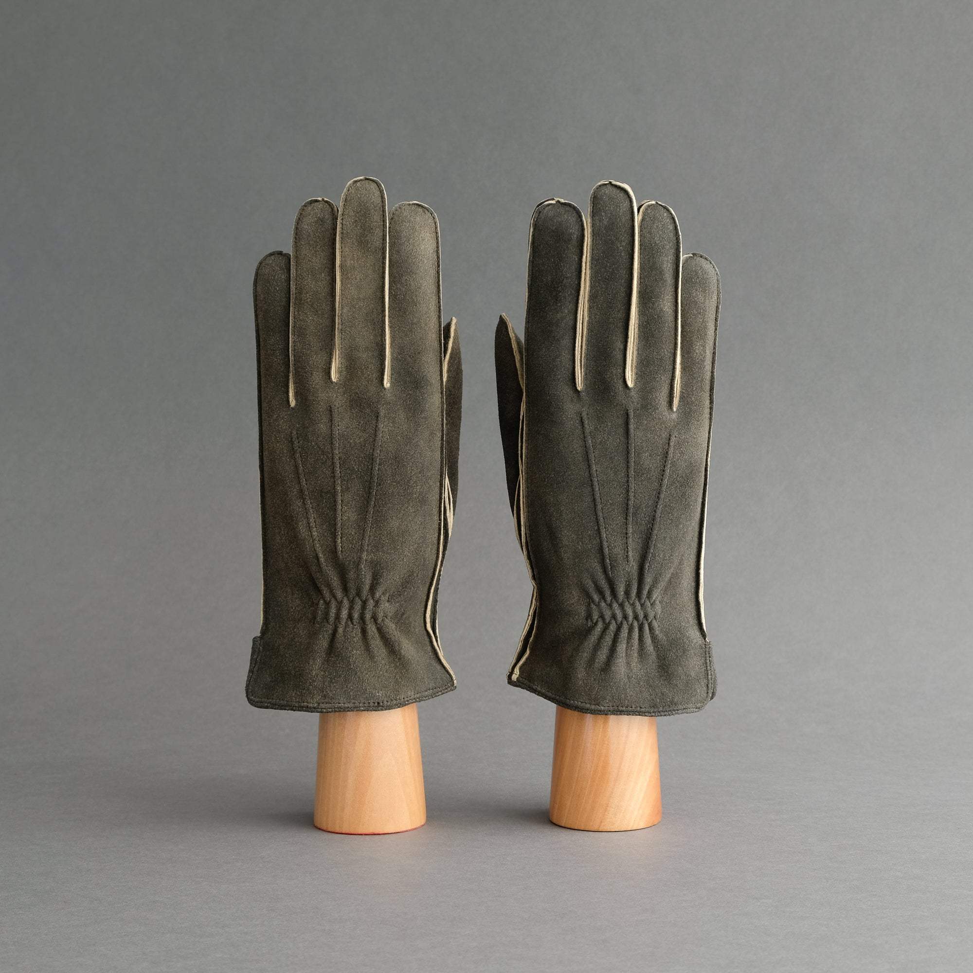 Gentlemen&#39;s Sporty Gloves from Walnut Goatskin Lined with Cashmere - TR Handschuhe Wien - Thomas Riemer Handmade Gloves