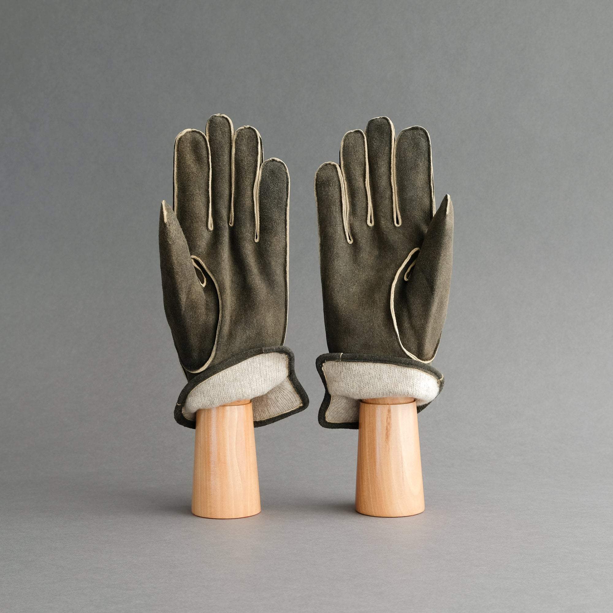 Gentlemen&#39;s Sporty Gloves from Walnut Goatskin Lined with Cashmere - TR Handschuhe Wien - Thomas Riemer Handmade Gloves