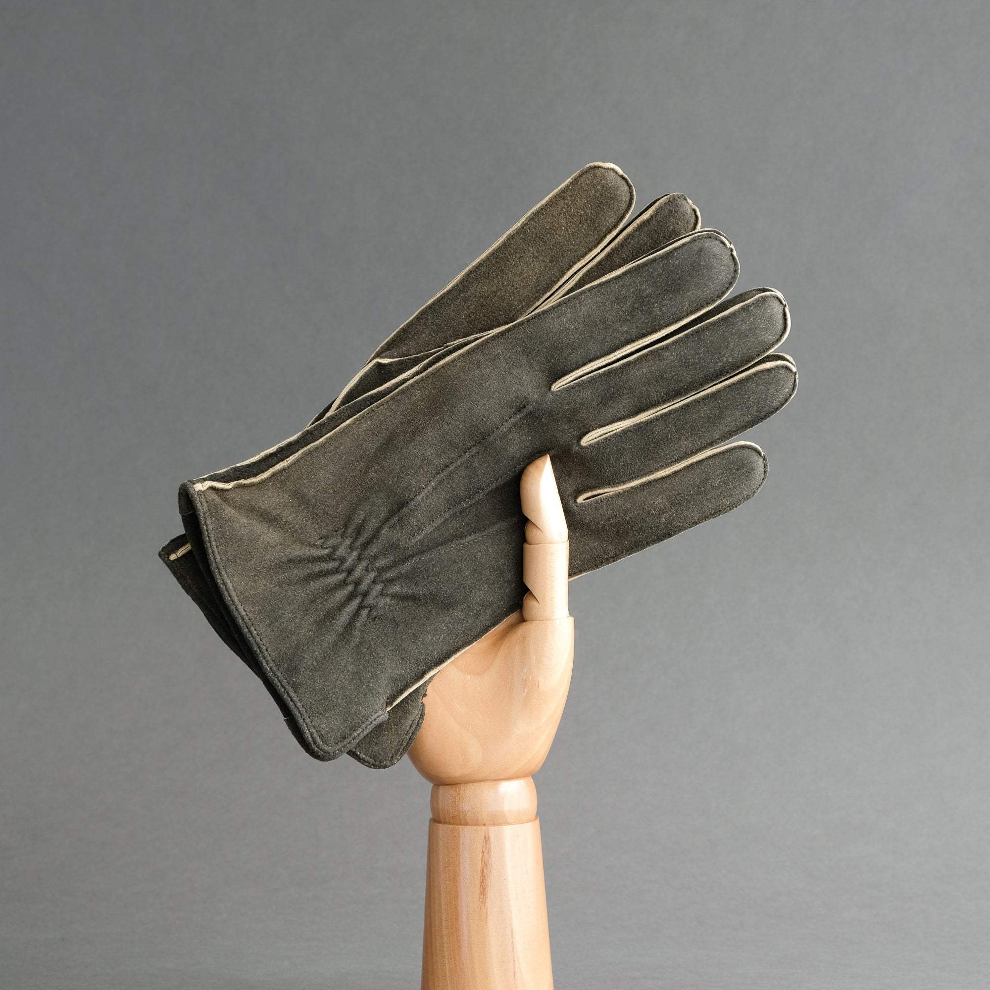 Gentlemen&#39;s Sporty Gloves from Walnut Goatskin Lined with Cashmere - TR Handschuhe Wien - Thomas Riemer Handmade Gloves