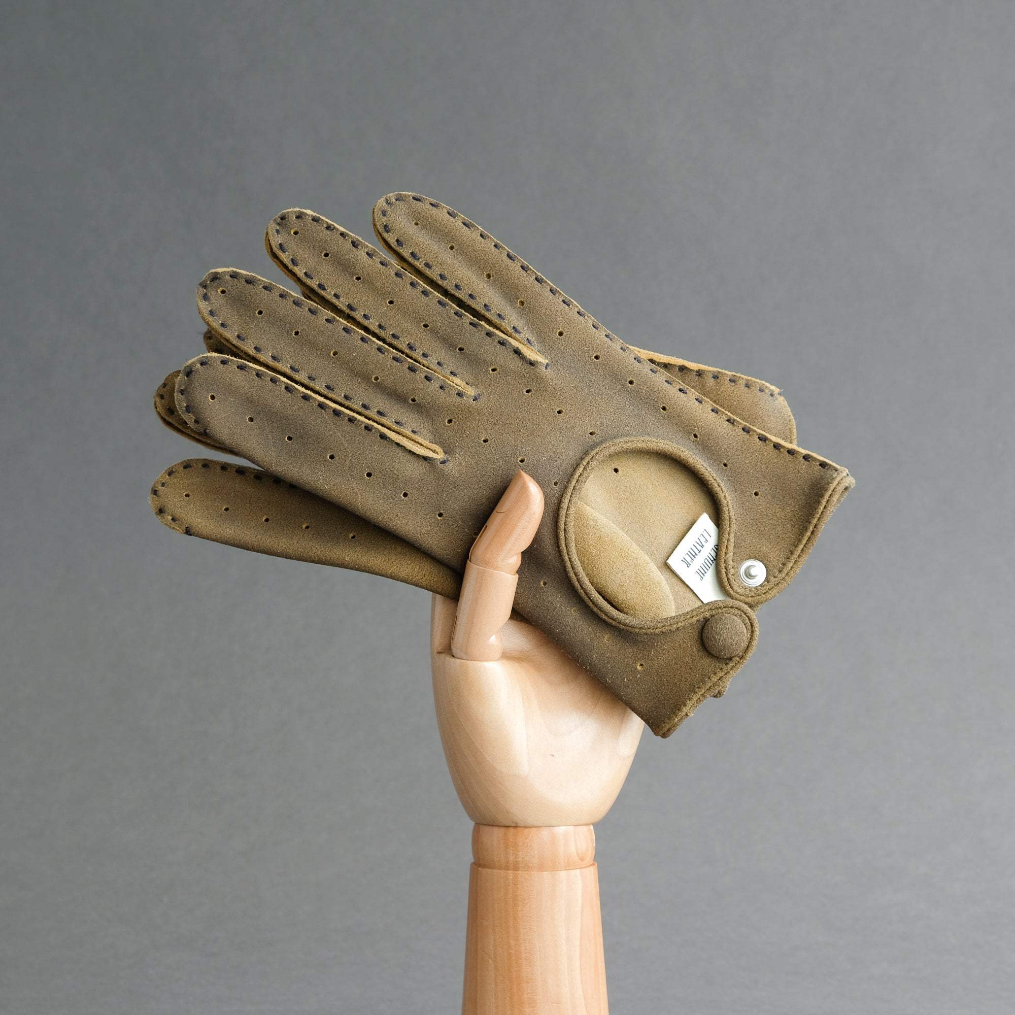 Gentlemen&#39;s Unlined Driving Gloves from Antique Brown Deerskin - TR Handschuhe Wien - Thomas Riemer Handmade Gloves