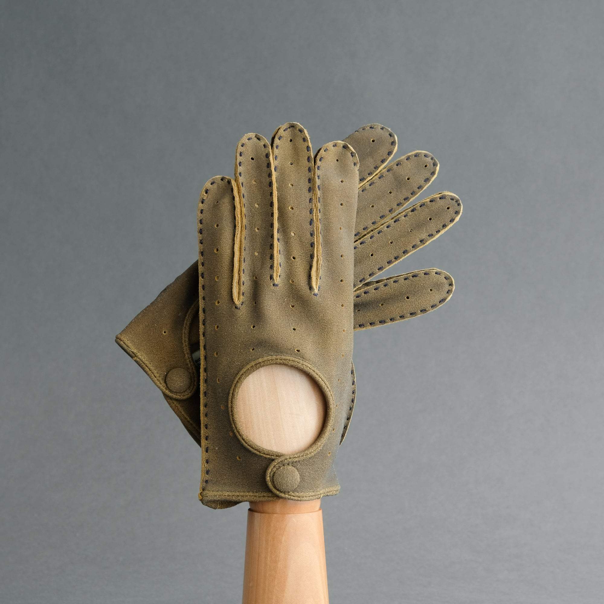 Gentlemen&#39;s Unlined Driving Gloves from Antique Brown Deerskin - TR Handschuhe Wien - Thomas Riemer Handmade Gloves