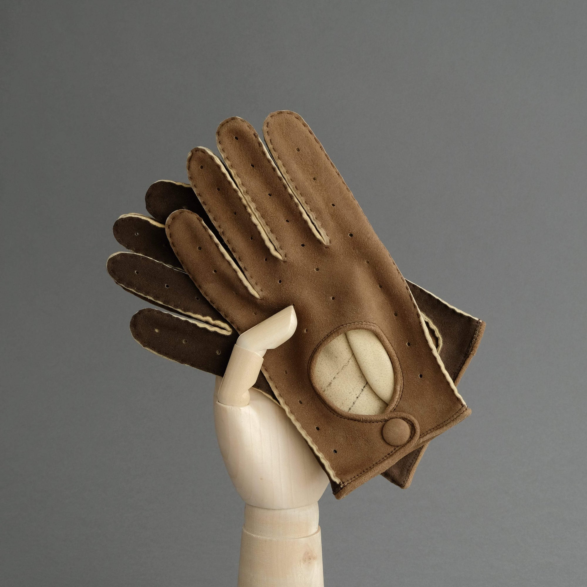 Gentlemen&#39;s Unlined Driving Gloves from Brown Goatskin - TR Handschuhe Wien - Thomas Riemer Handmade Gloves