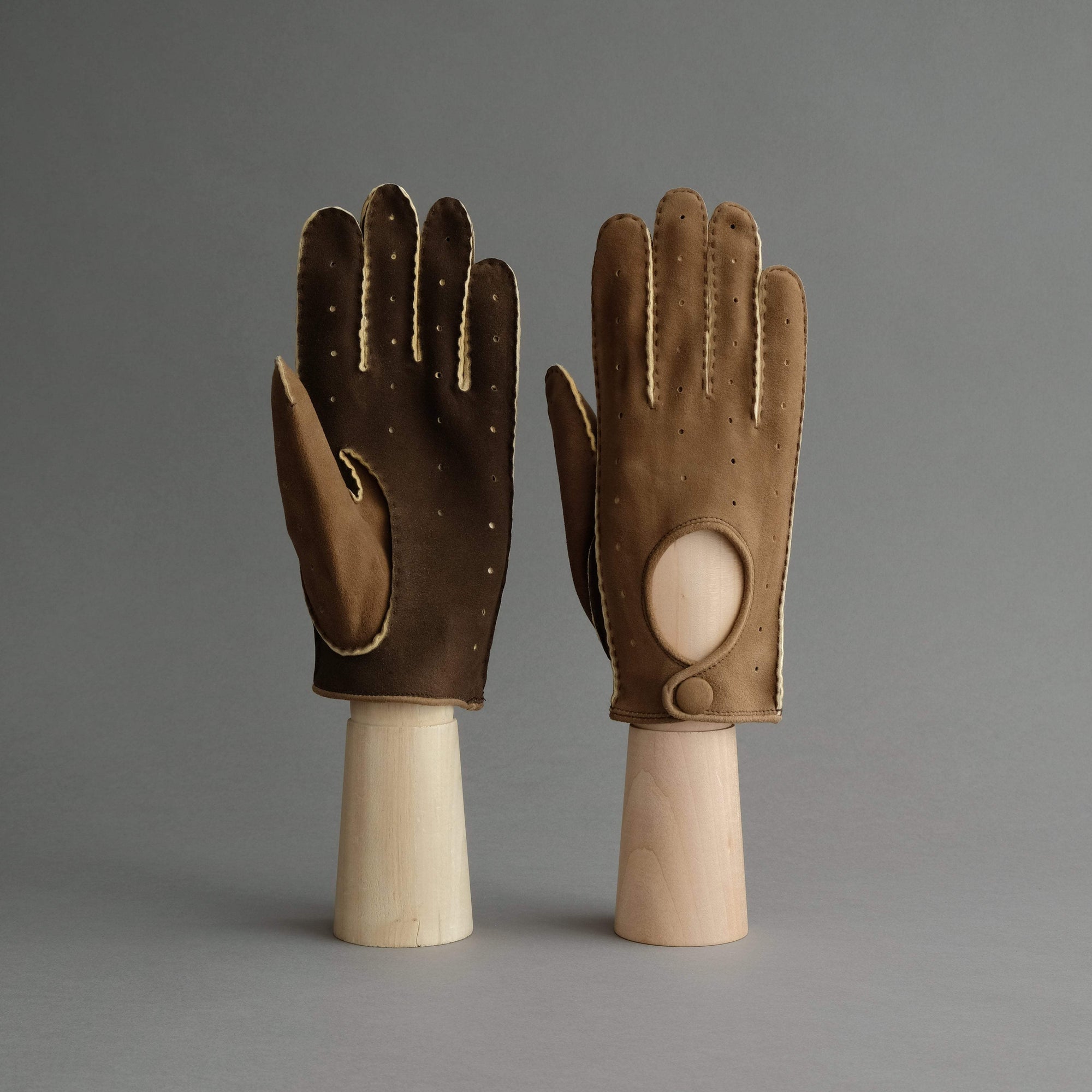 Gentlemen&#39;s Unlined Driving Gloves from Brown Goatskin - TR Handschuhe Wien - Thomas Riemer Handmade Gloves