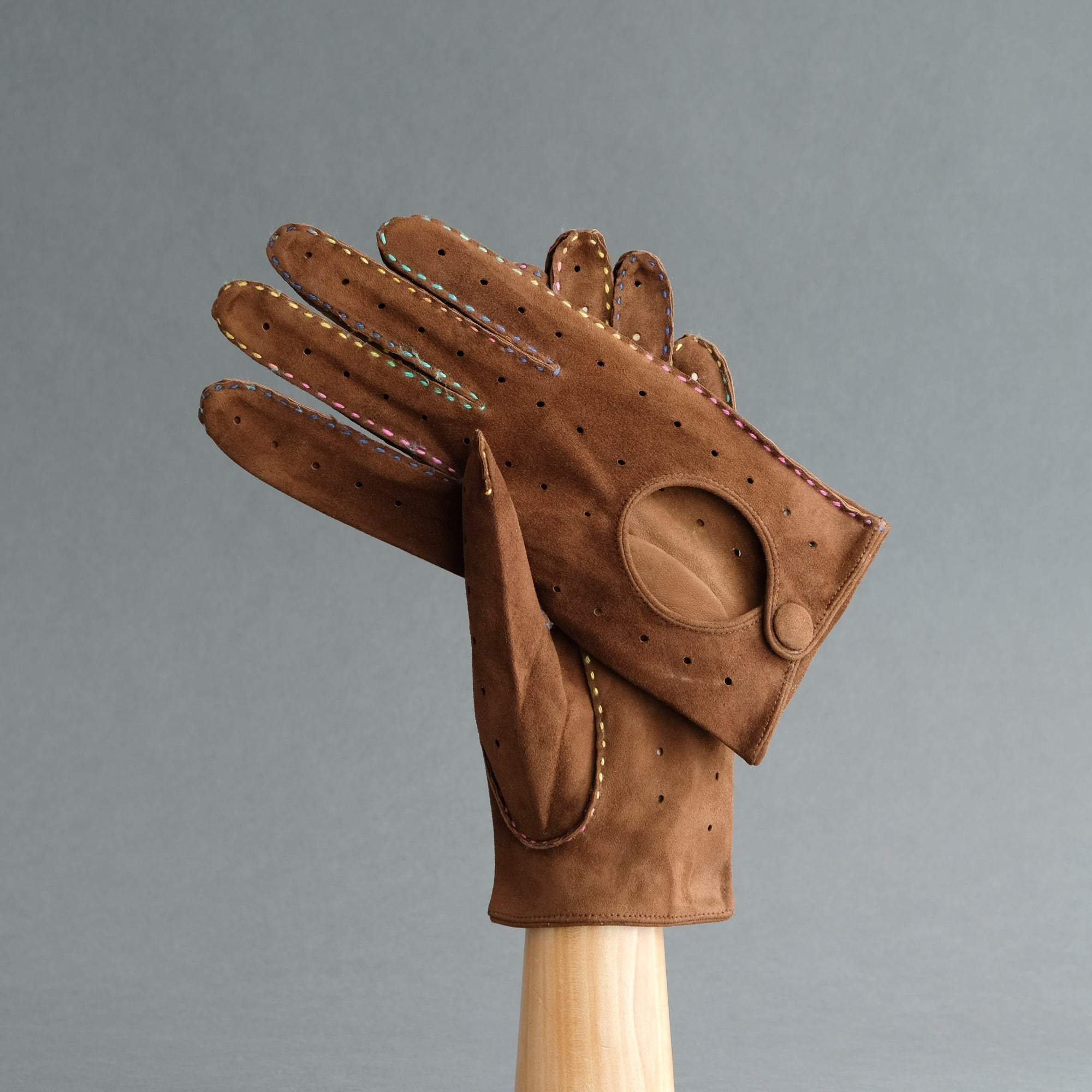 Gentlemen's Unlined Driving Gloves from Havana Reindeer Suede - TR Handschuhe Wien - Thomas Riemer Handmade Gloves