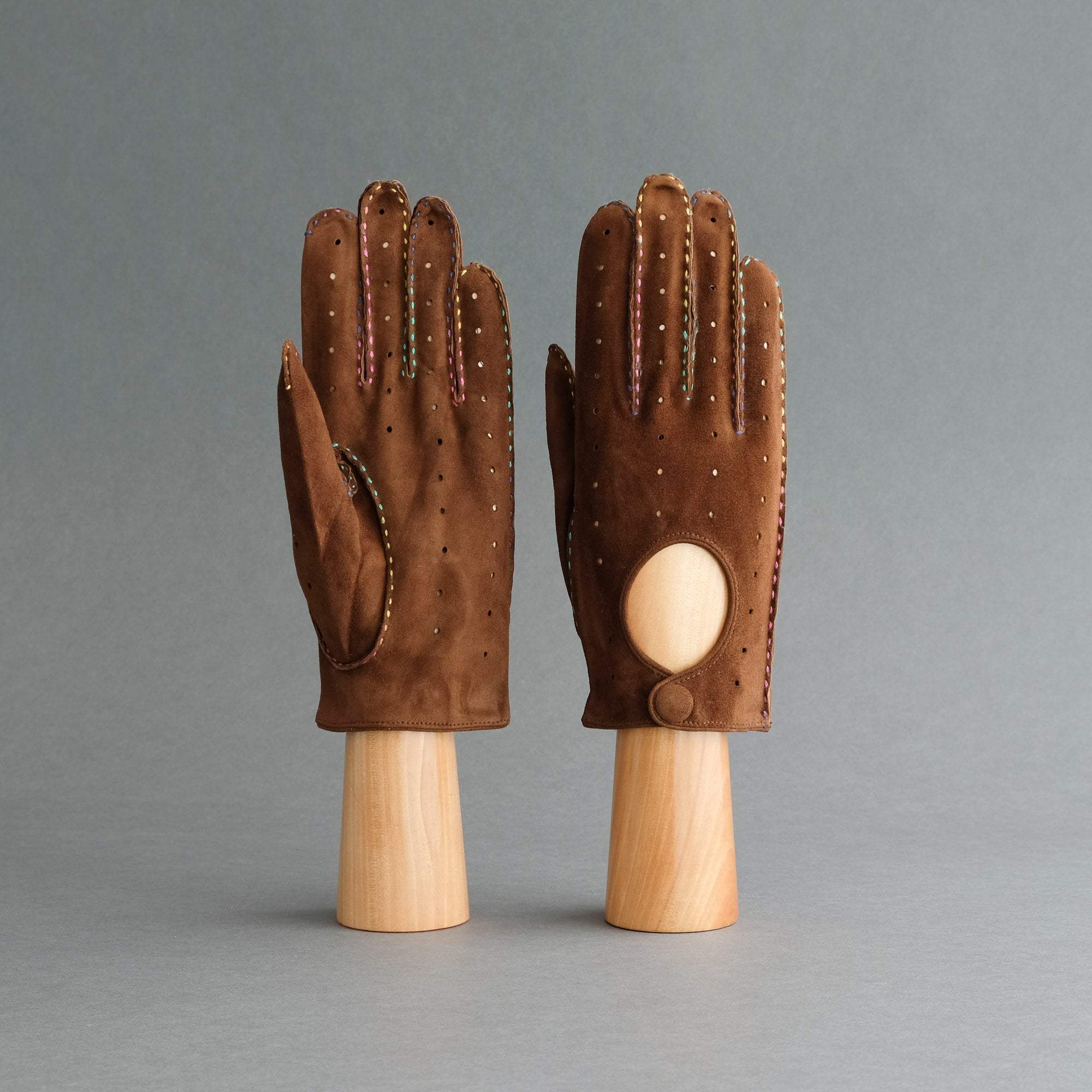 Gentlemen&#39;s Unlined Driving Gloves from Havana Reindeer Suede - TR Handschuhe Wien - Thomas Riemer Handmade Gloves