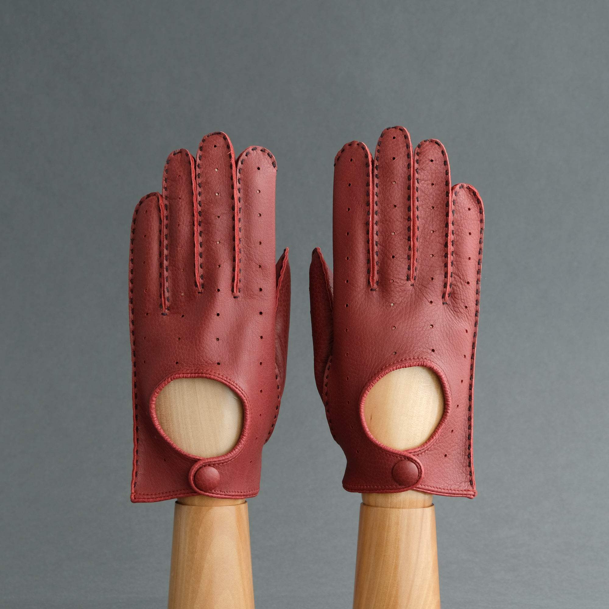 Gentlemen&#39;s Unlined Driving Gloves from Red Deerskin - TR Handschuhe Wien - Thomas Riemer Handmade Gloves