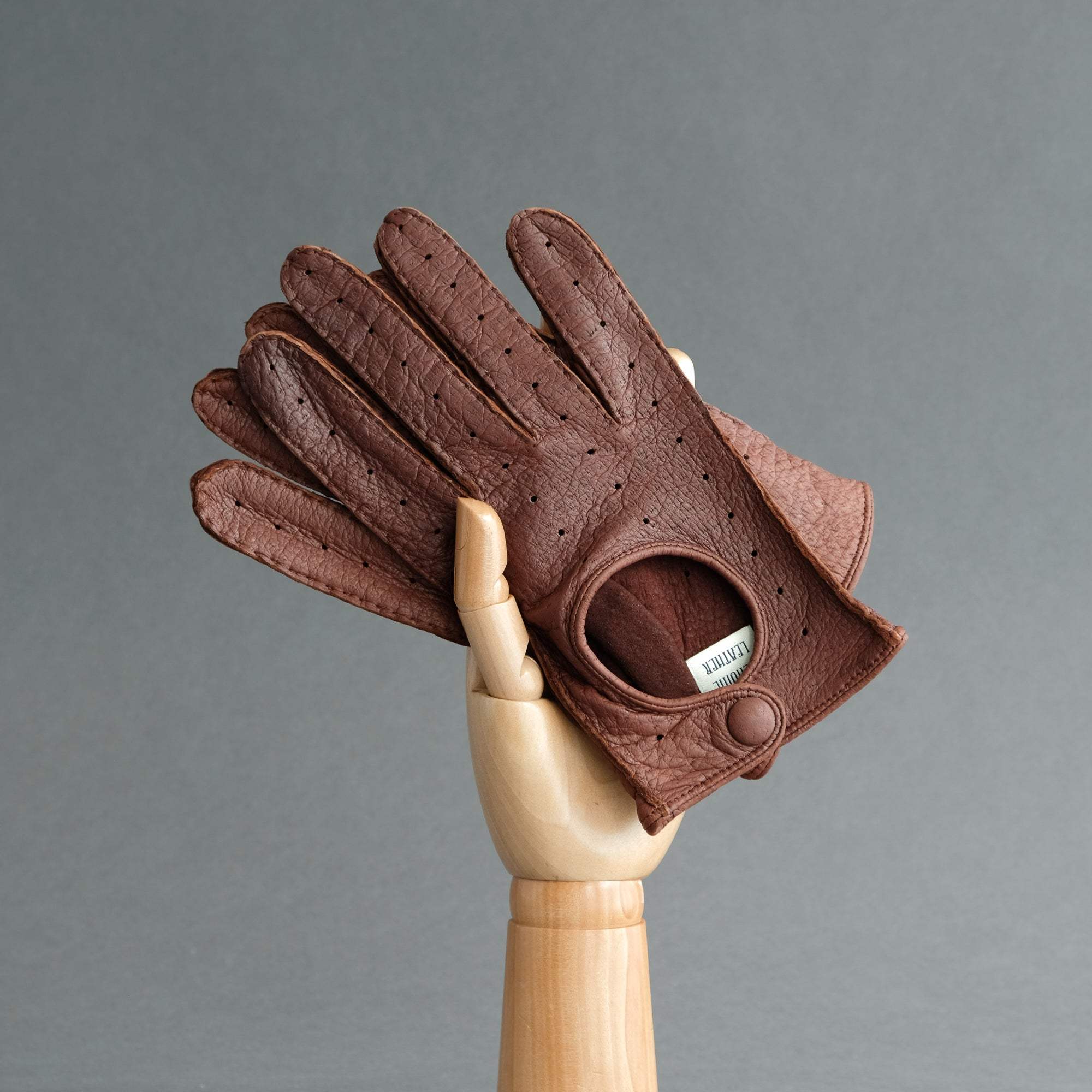 Gentlemen&#39;s Unlined Driving Gloves from Sherra Peccary - TR Handschuhe Wien - Thomas Riemer Handmade Gloves
