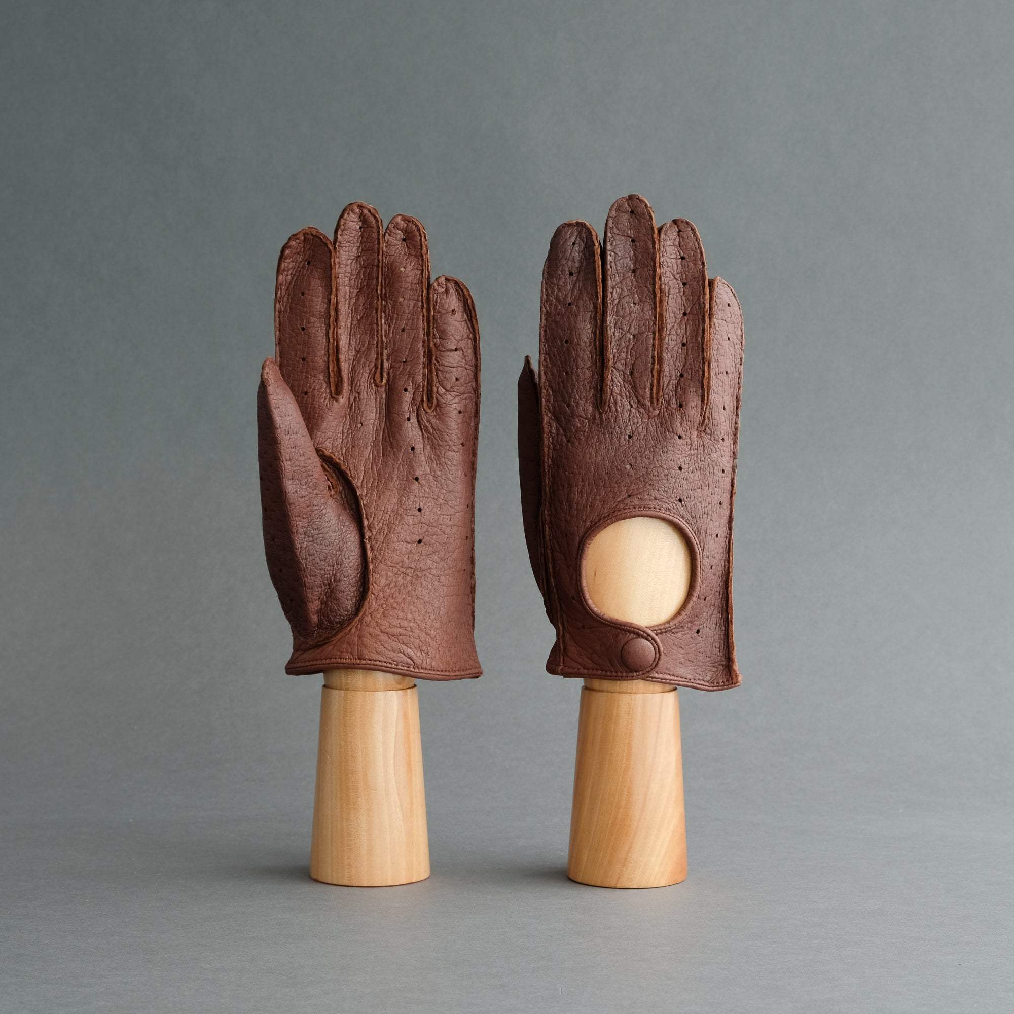 Gentlemen&#39;s Unlined Driving Gloves from Sherra Peccary - TR Handschuhe Wien - Thomas Riemer Handmade Gloves