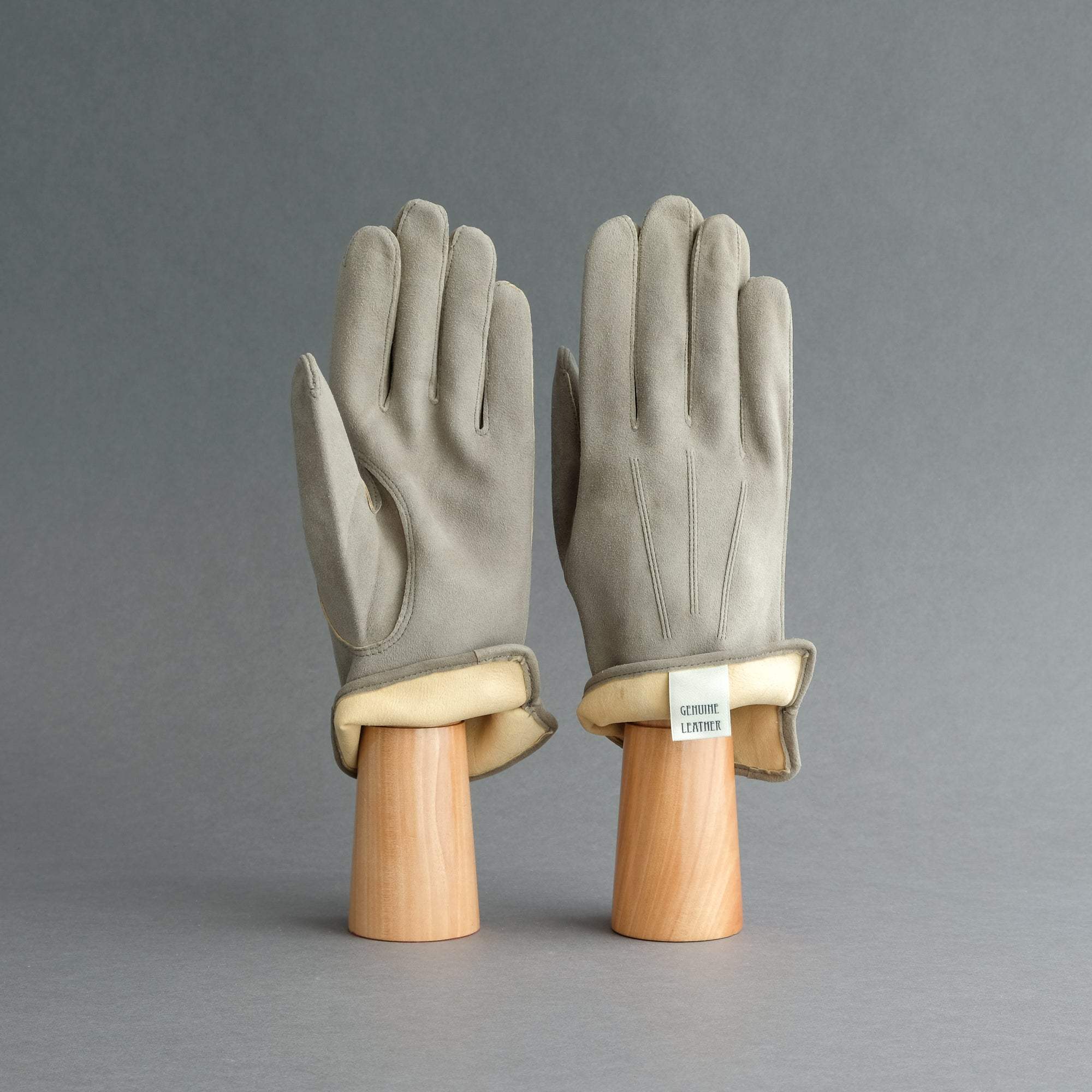Gentlemen's Unlined Gloves from Grey Doeskin - TR Handschuhe Wien - Thomas Riemer Handmade Gloves