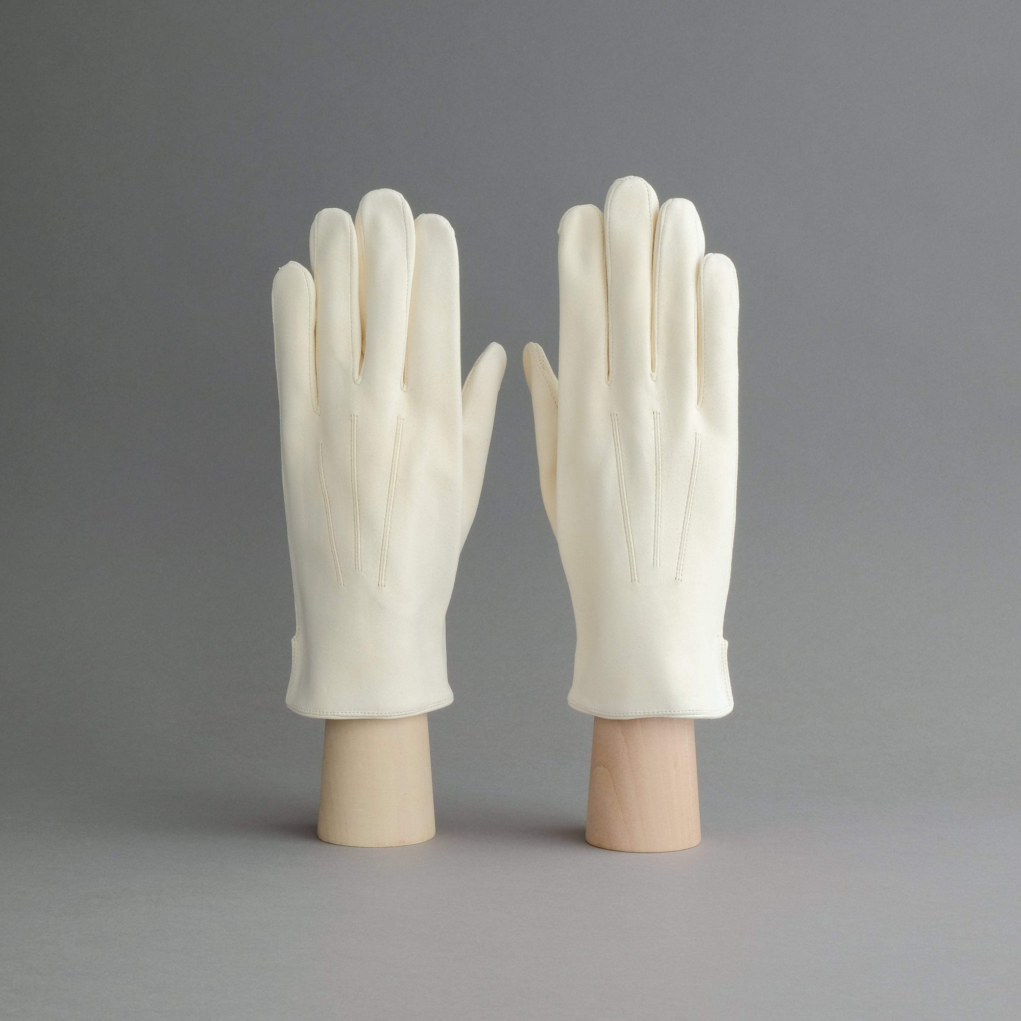 Gentlemen&#39;s Unlined Gloves from Natural Colour Doeskin - TR Handschuhe Wien - Thomas Riemer Handmade Gloves