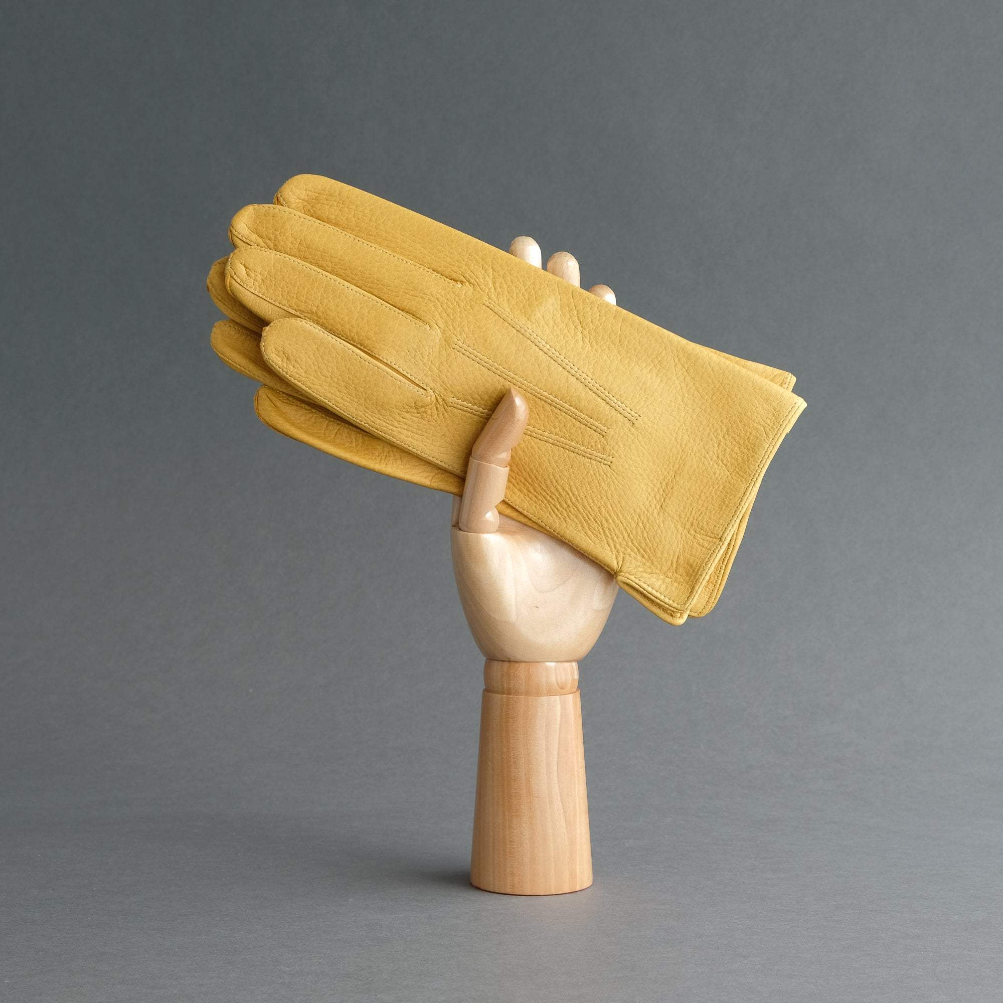 Gentlemen&#39;s Unlined Gloves from Yellow Deerskin - TR Handschuhe Wien - Thomas Riemer Handmade Gloves