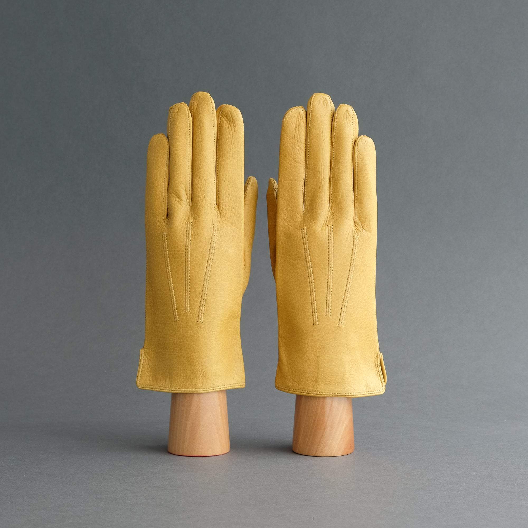 Gentlemen&#39;s Unlined Gloves from Yellow Deerskin - TR Handschuhe Wien - Thomas Riemer Handmade Gloves