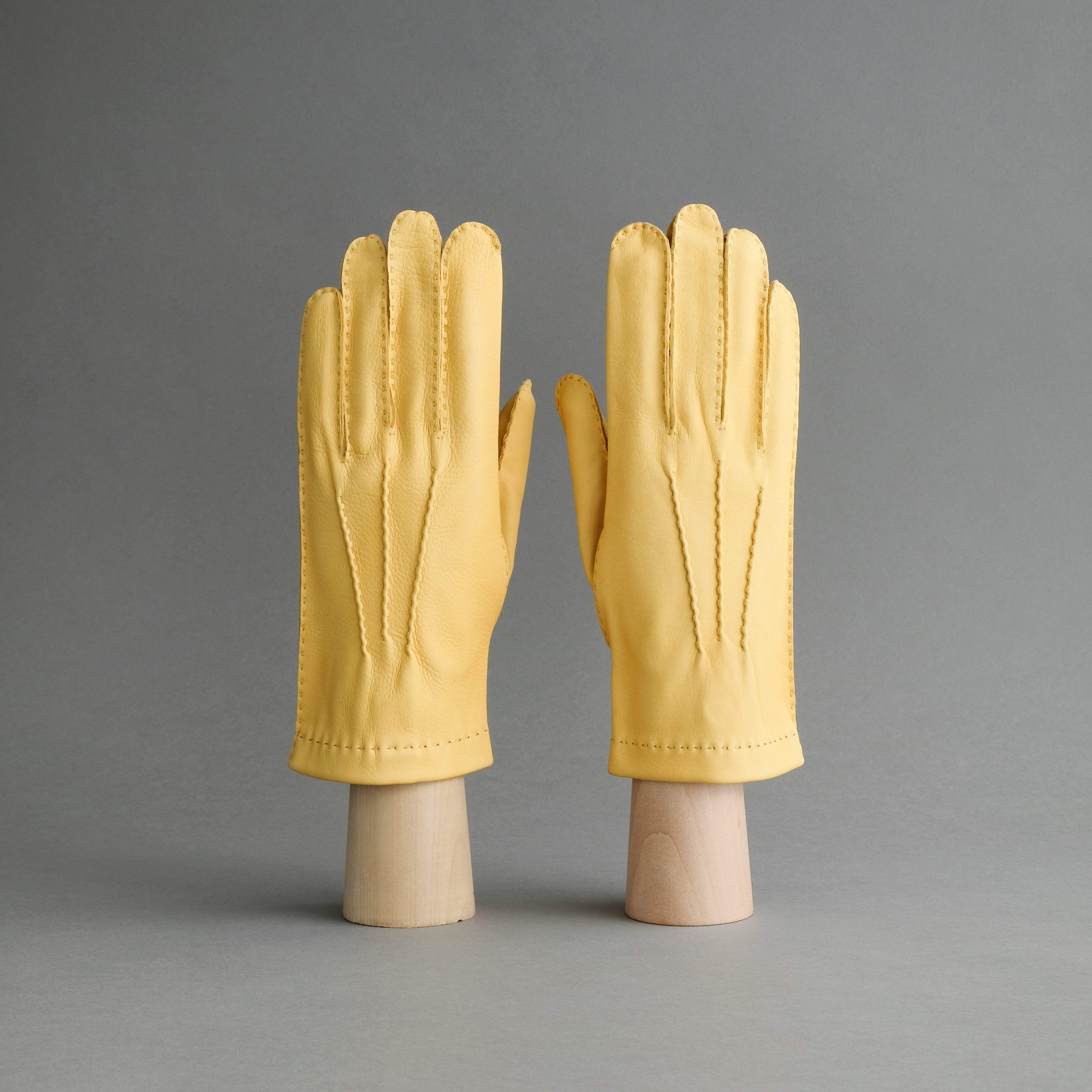 Gentlemen&#39;s Unlined Hand Sewn Gloves from Yellow Deerskin - TR Handschuhe Wien - Thomas Riemer Handmade Gloves