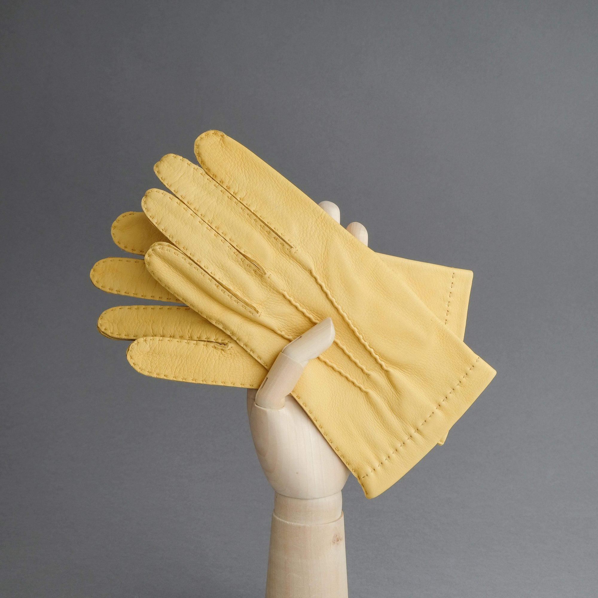 Gentlemen's Unlined Hand Sewn Gloves from Yellow Deerskin - TR Handschuhe Wien - Thomas Riemer Handmade Gloves