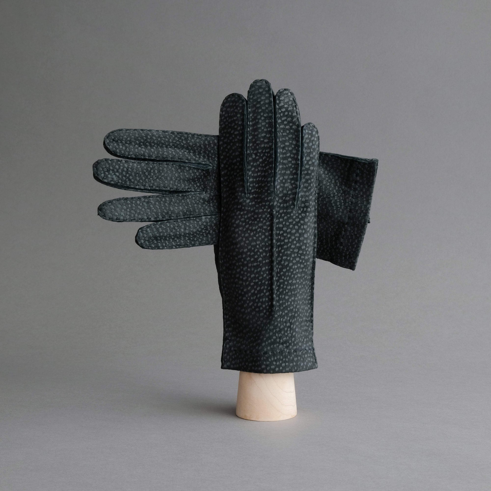 Ladies Dress Gloves from Grey Carpincho Leather - TR Handschuhe Wien - Thomas Riemer Handmade Gloves