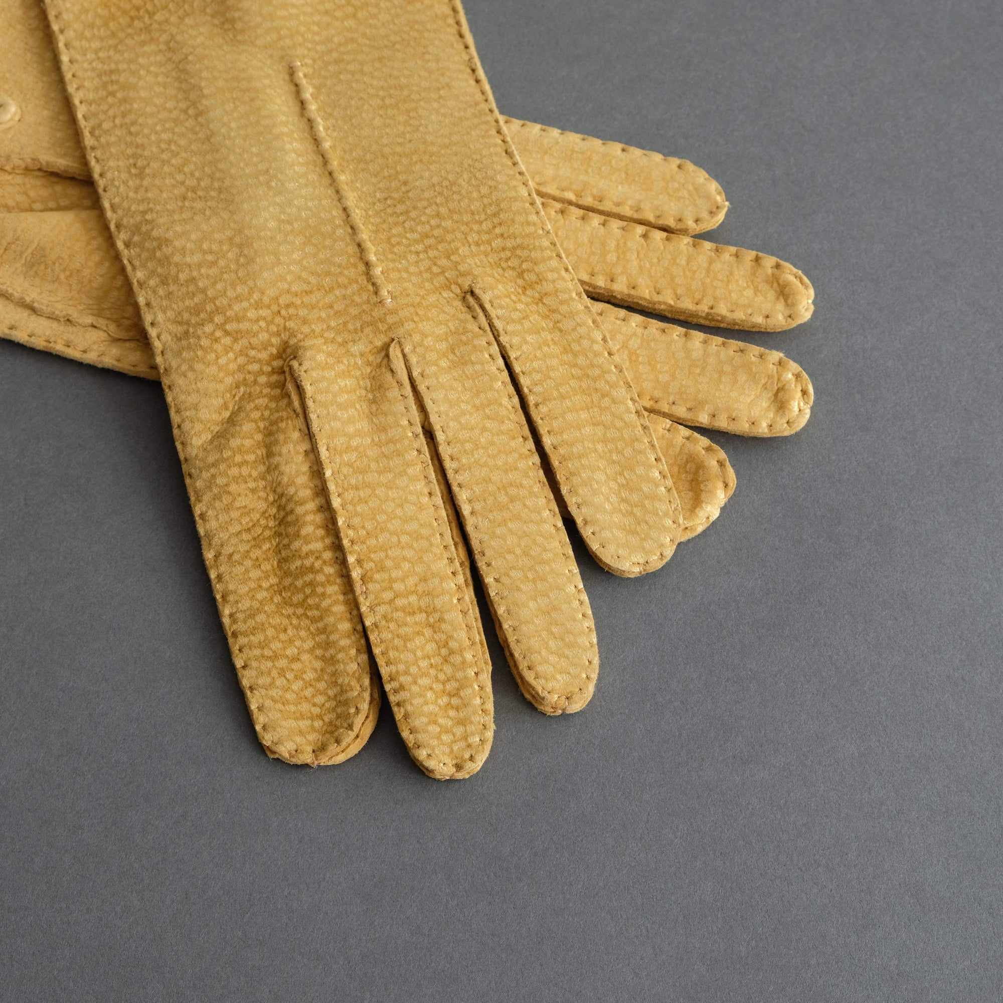 Ladies Dress Gloves from Mustard Carpincho Leather - TR Handschuhe Wien - Thomas Riemer Handmade Gloves