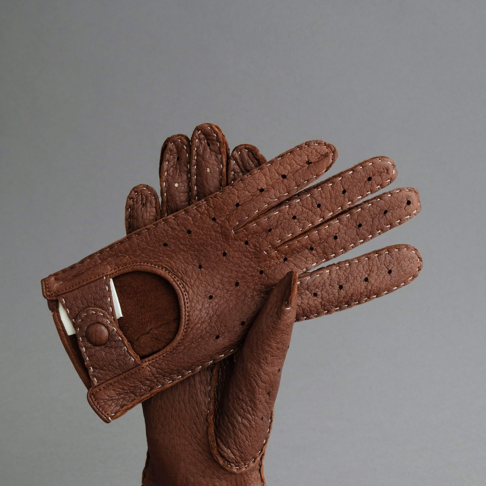 Ladies Driving Gloves From Mid-Brown Peccary Leather - TR Handschuhe Wien - Thomas Riemer Handmade Gloves