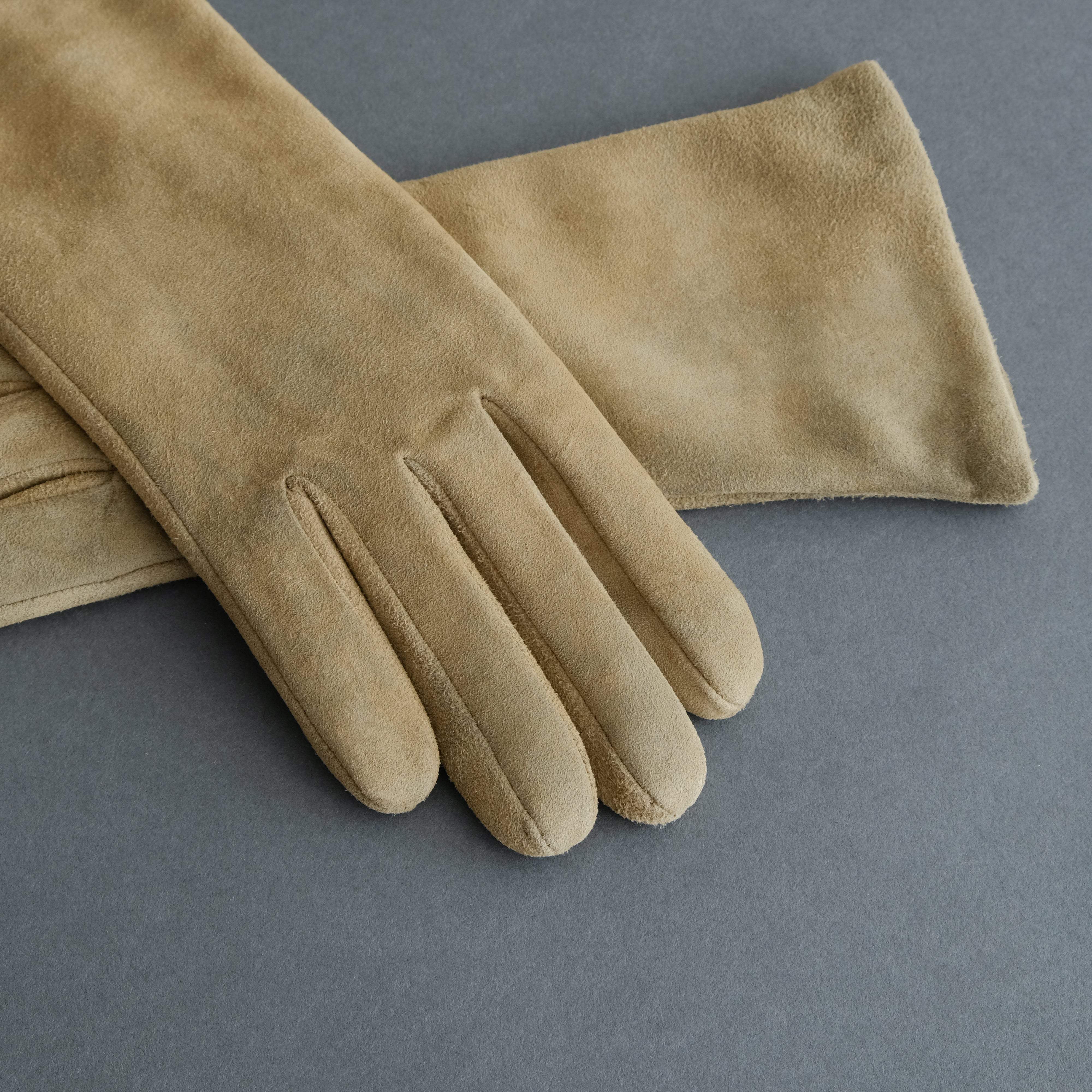 Ladies Gloves from Beige Goatskin Lined with Cashmere - TR Handschuhe Wien - Thomas Riemer Handmade Gloves